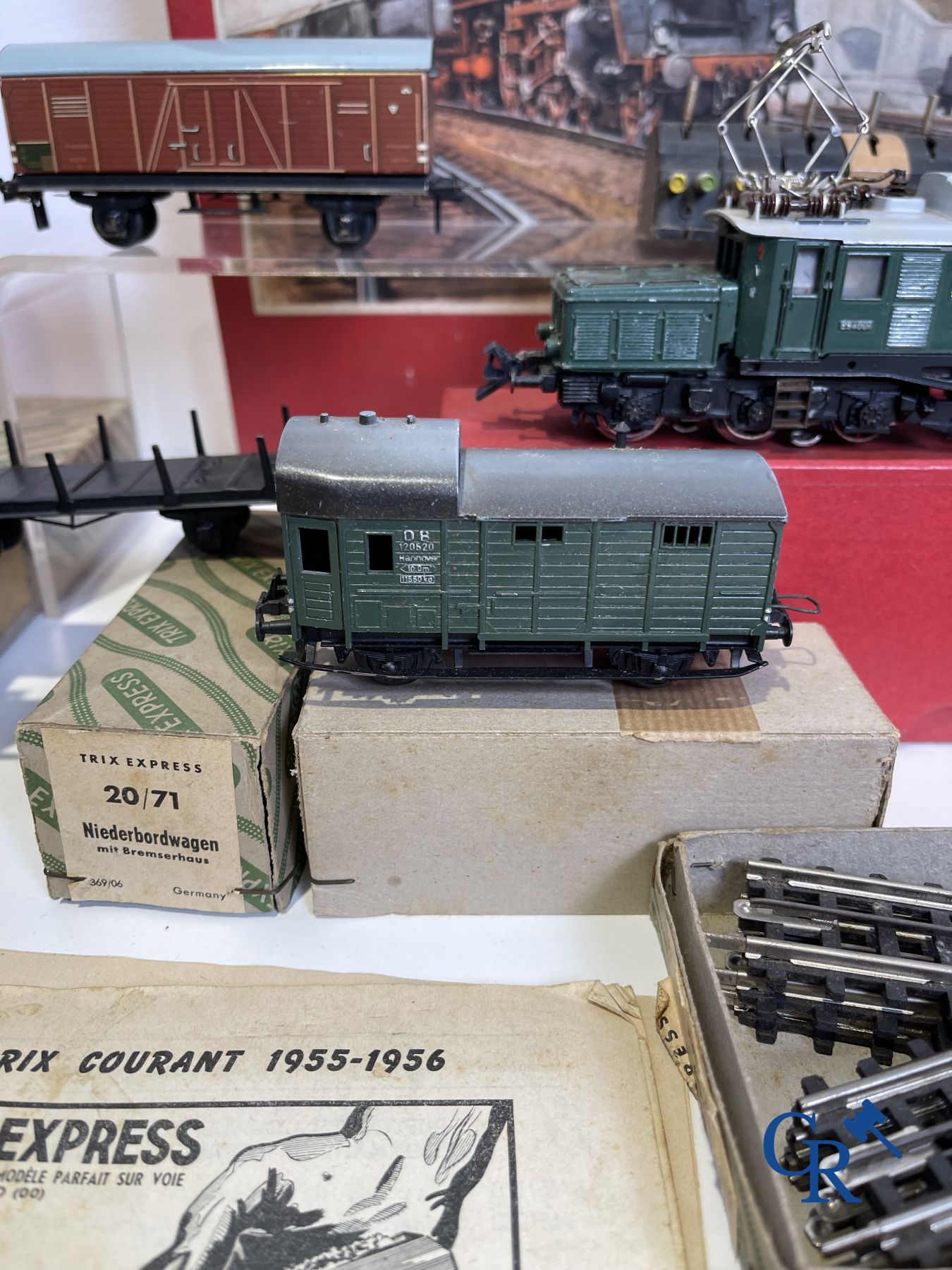 Jouets anciens: Chemin de Fer. Trix Allemagne, Trix Express, Lot avec locomotive, wagons, grand lot de rails et accessoires.