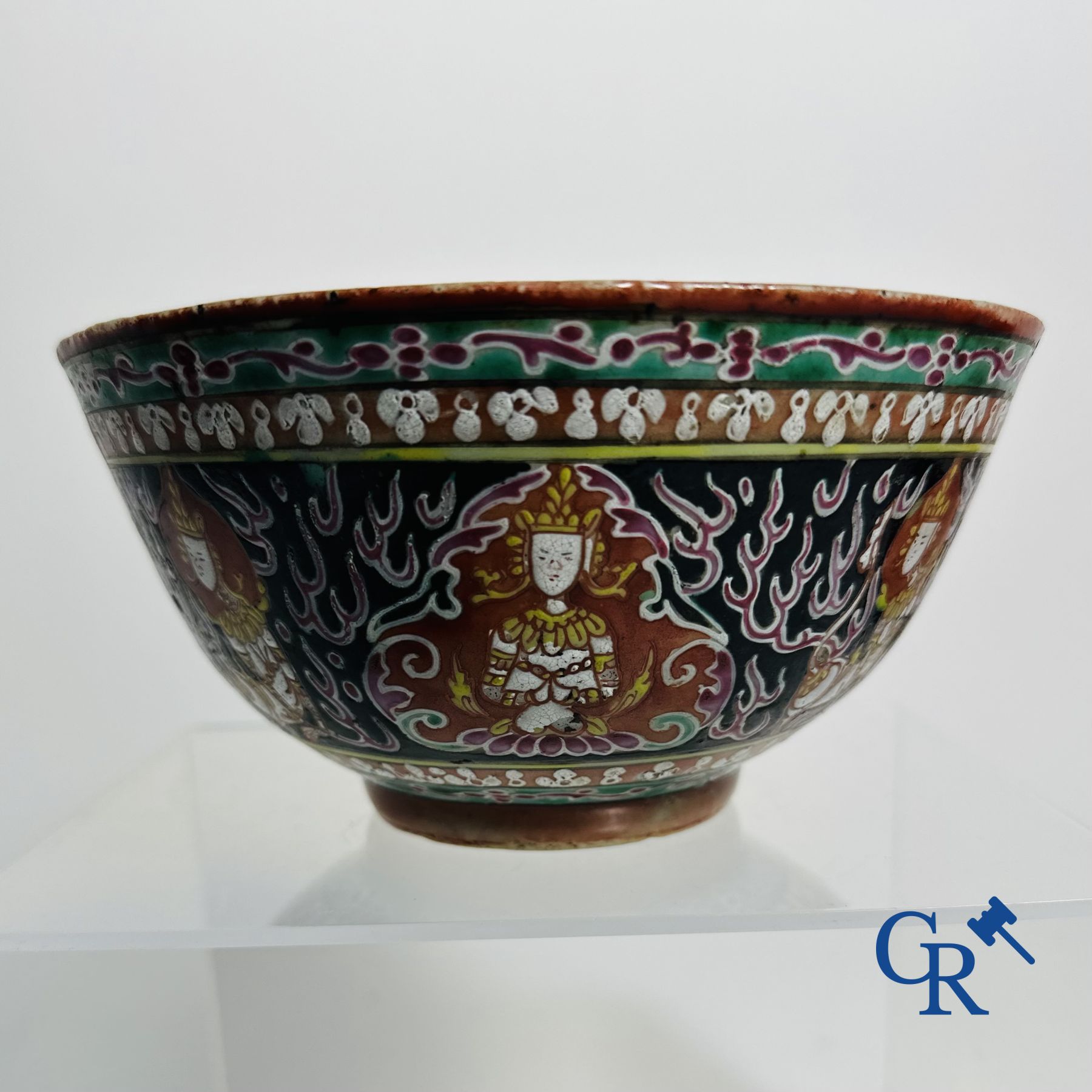 A Chinese bowl in Bencharong porcelain. 19th century.