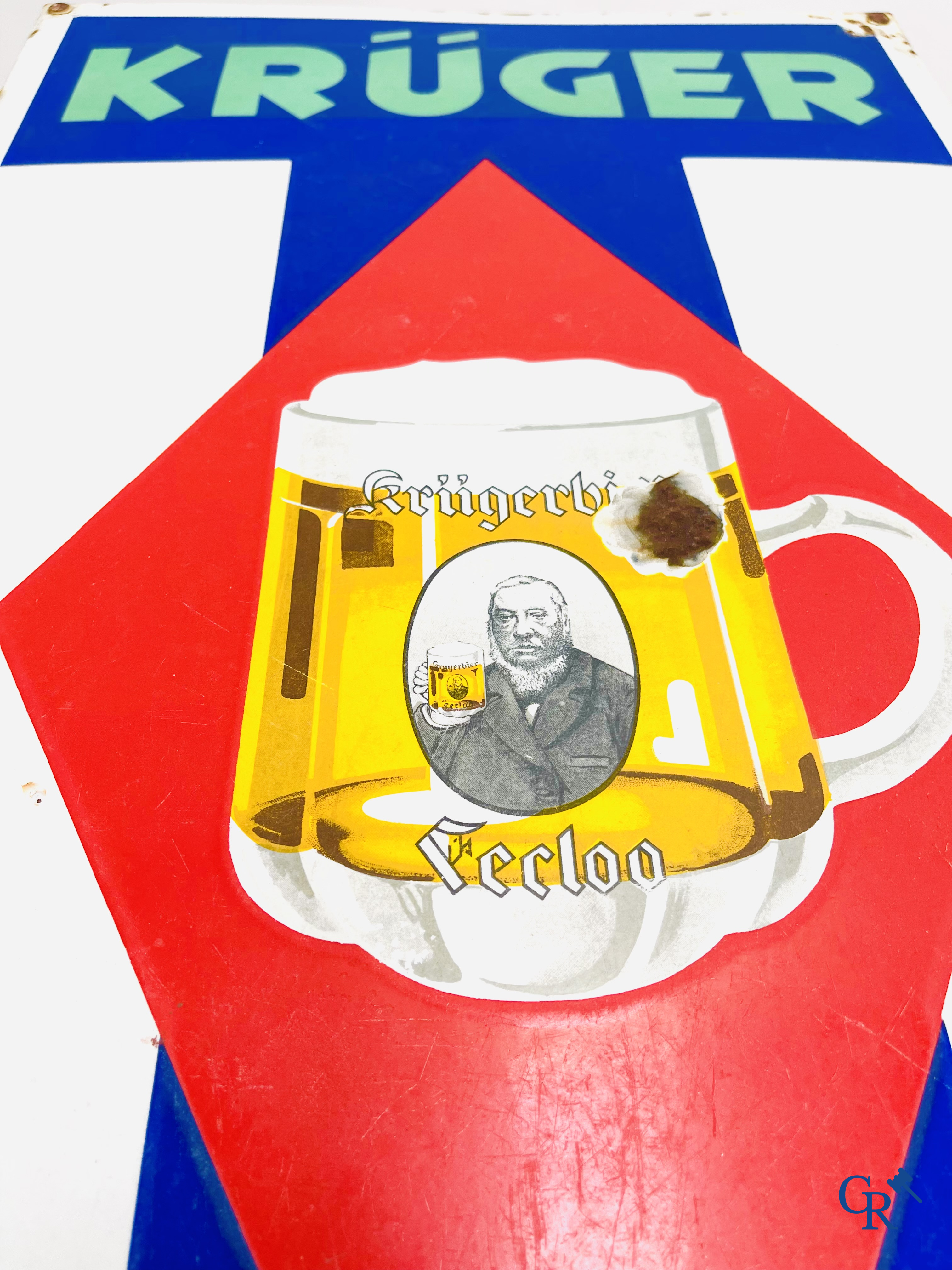 Krüger Pils Eeclo, an original bistro terrace table with an enamel advertising sign for Krüger Beer. Enamel Belge 1936.