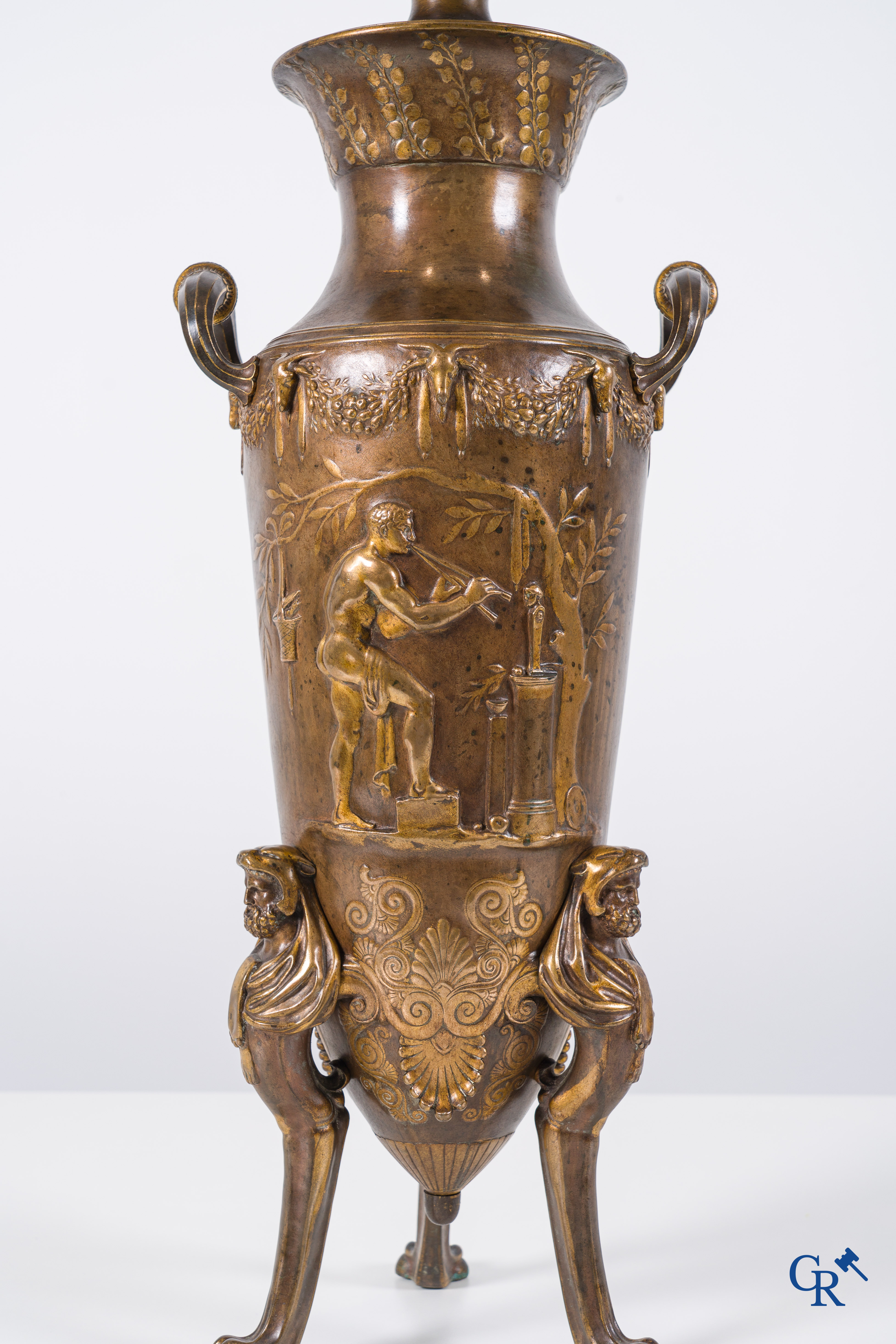 Ferdinand Barbedienne. Large petroleum lamp in brown patinated and gilded bronze. Napoleon III period. Signed.