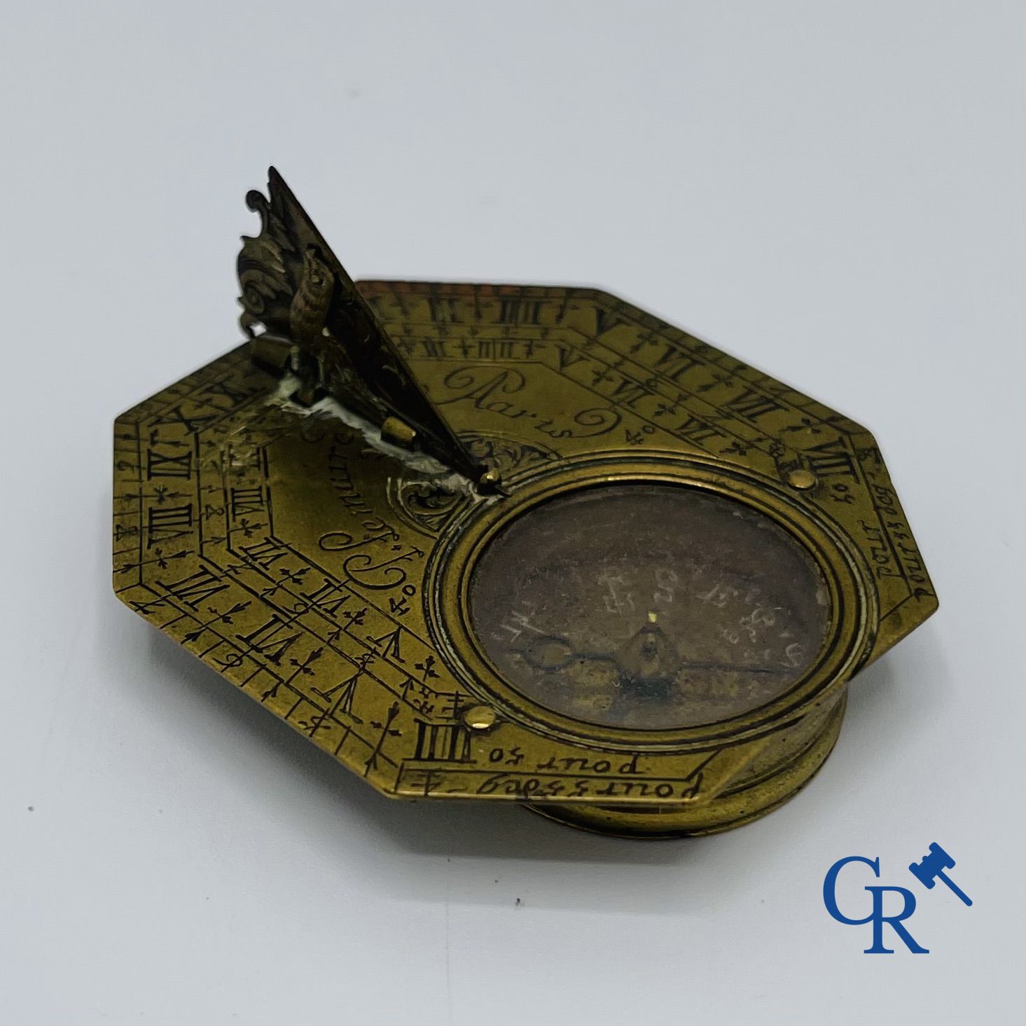 Lemaire à Paris: Octagonal pocket sundial and compass. Early 18th century.