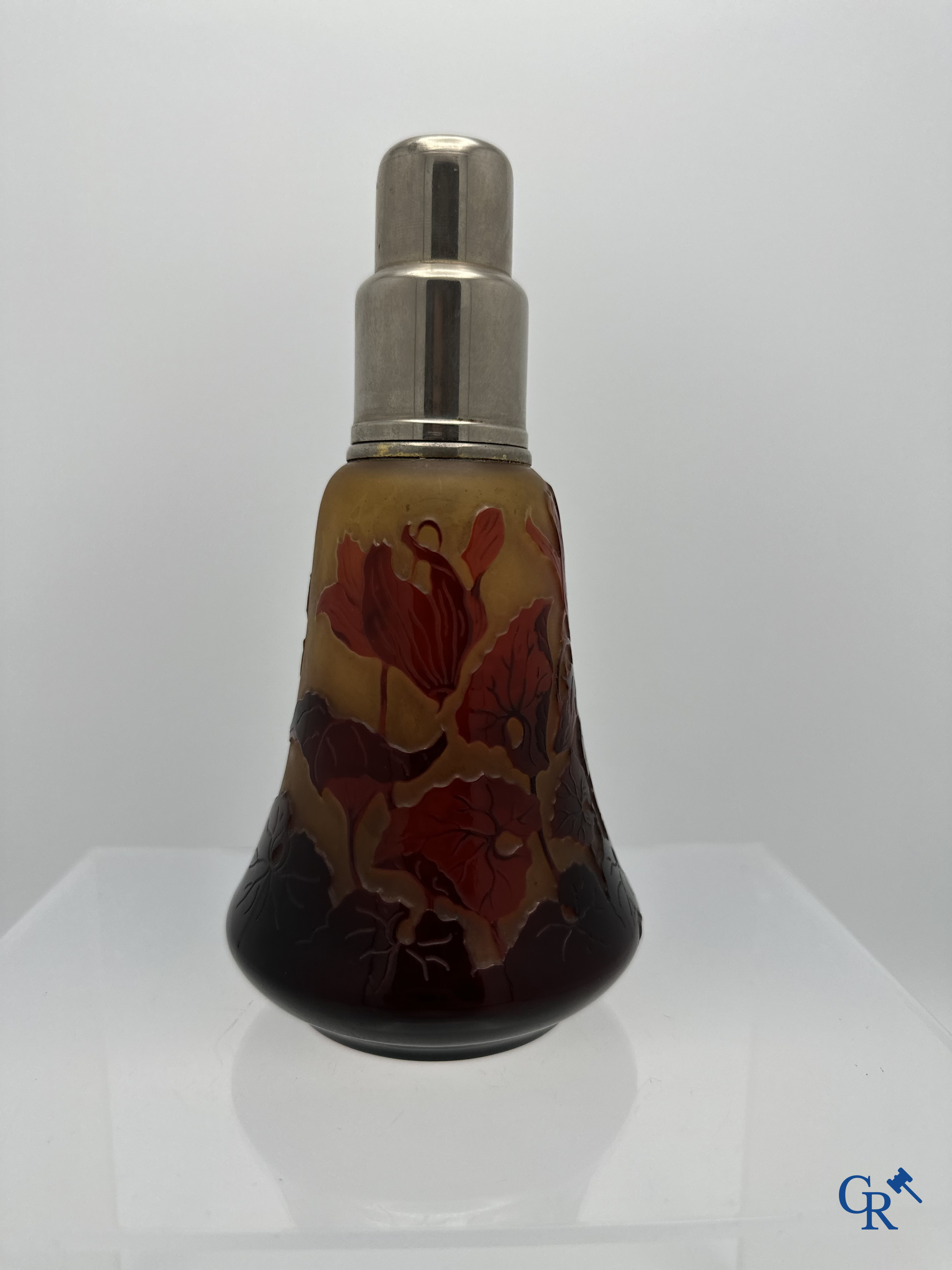 D'Argental. Lampe Berger in cameo glass with floral decor.