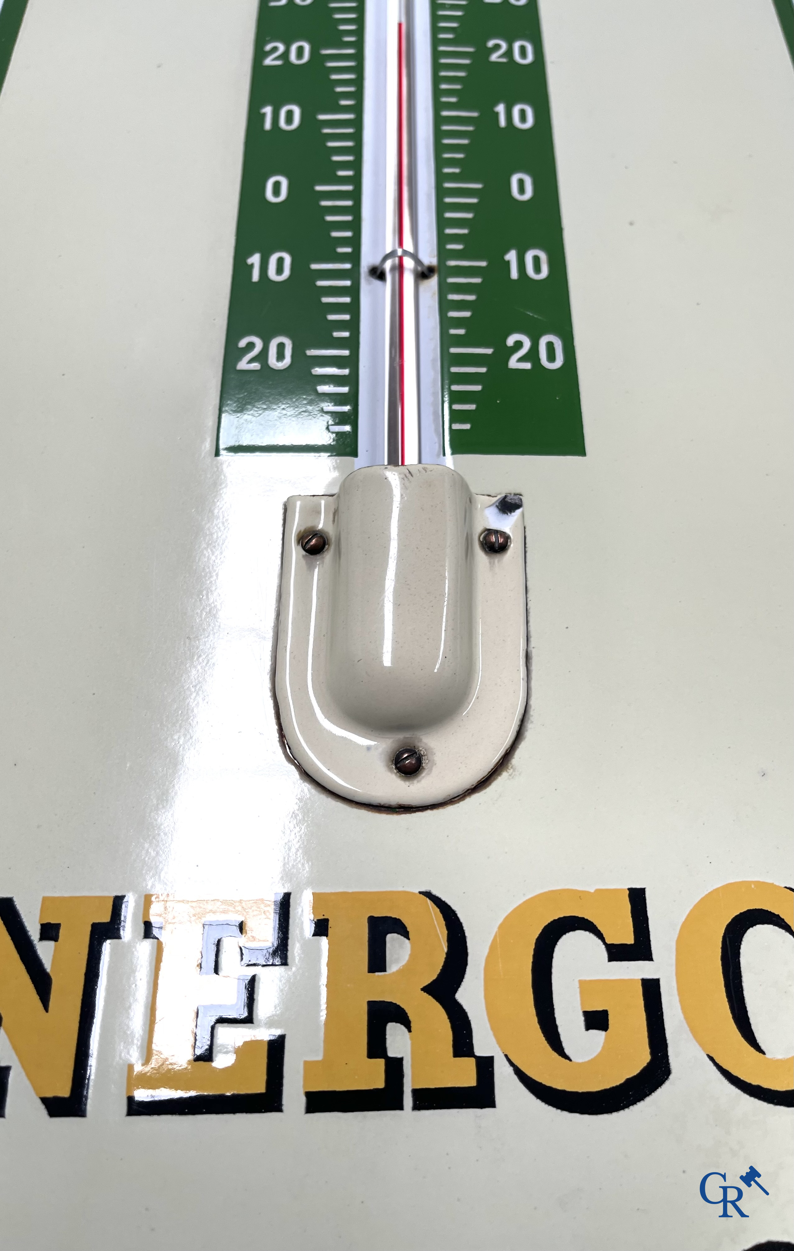 BP Motor Oil. Een emaille reclamebord met ingewerkte thermometer voor BP motorolie. Emaillerie Belge. 50'er jaren.