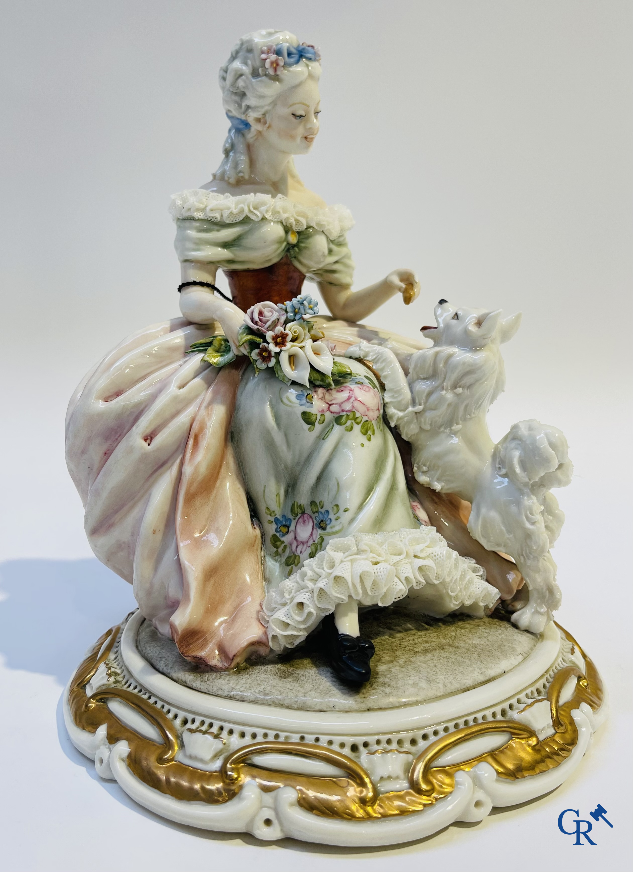 Porcelaine: Capodimonte: 2 groupes en porcelaine italienne avec dentelle.