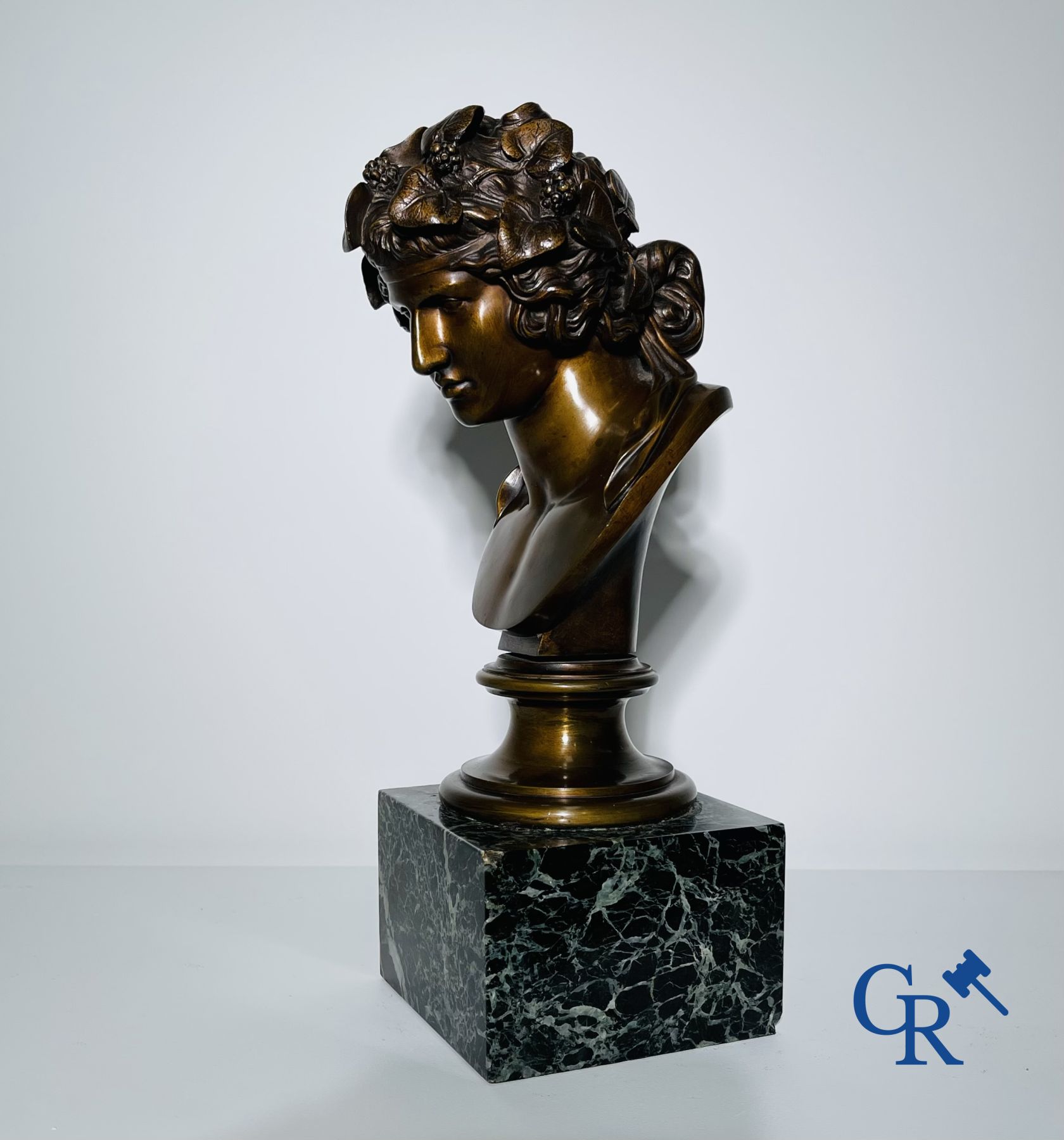 Bronze/Sculpture: Bronze bust in the antique style.