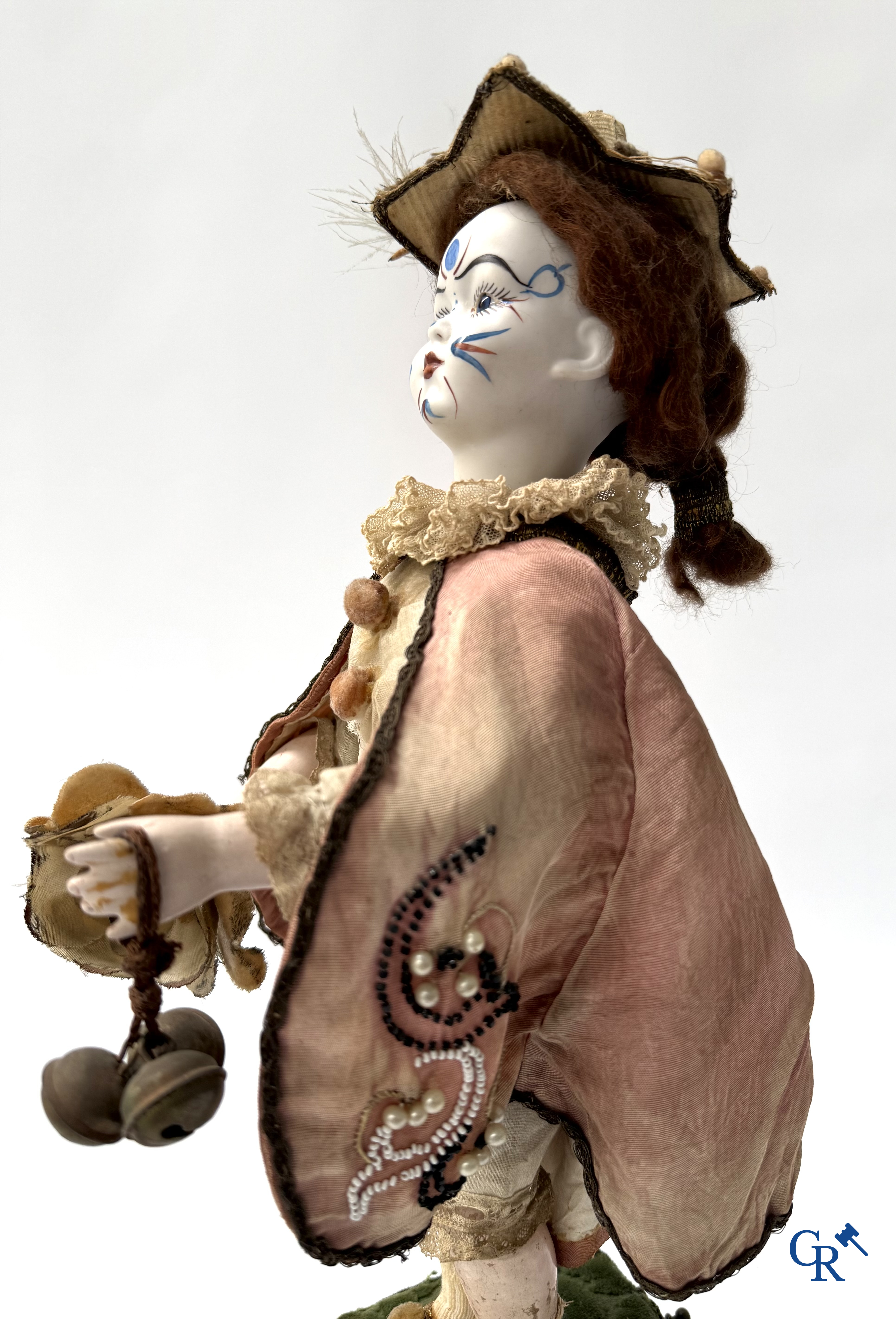 Lambert, Automaat. Clown met bewegingsmechanisme, muziek en porselein hoofd. Circa 1900.