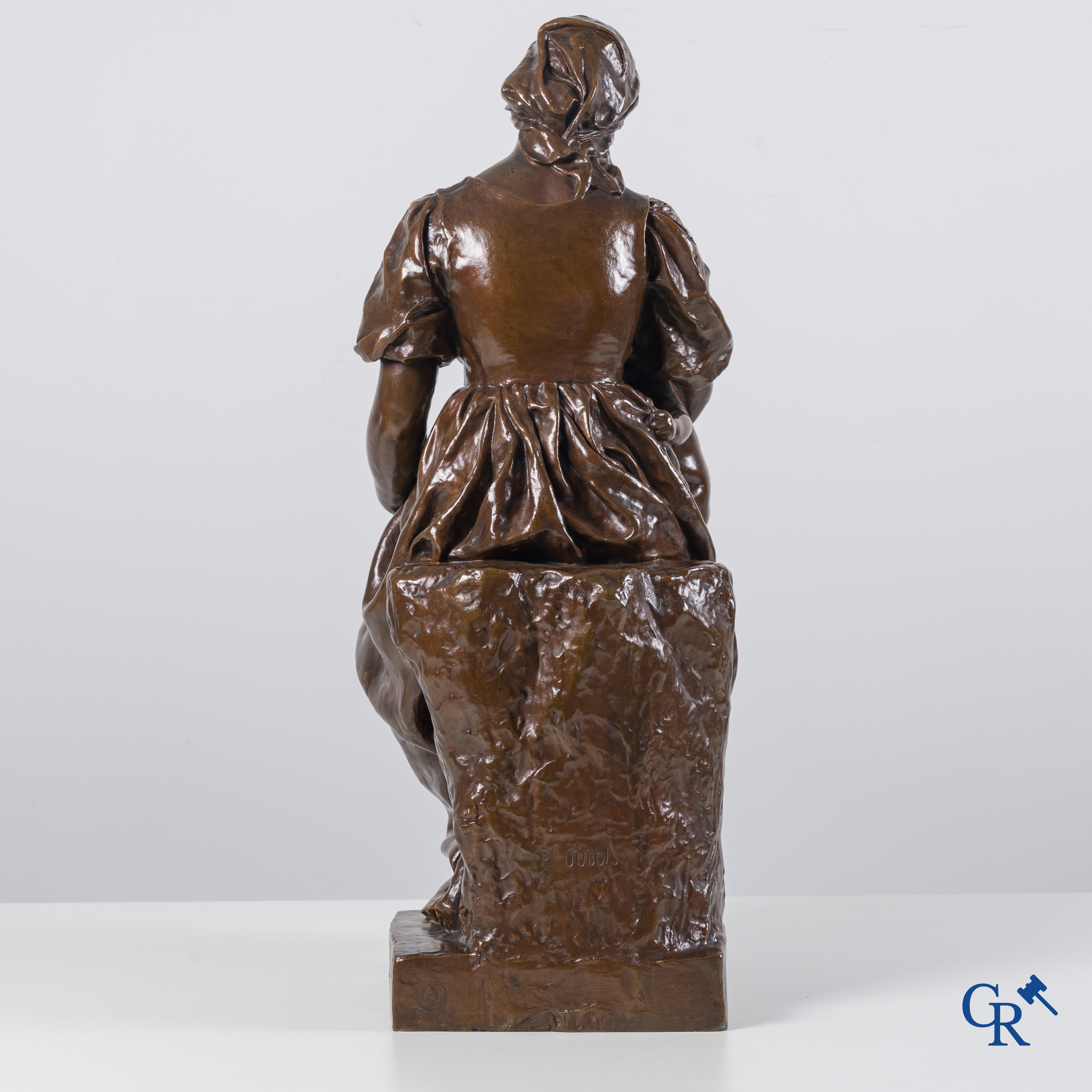 Paul Dubois (1829-1905) Maternité, statue en bronze avec un cachet de A. Collas et fonderie F. Barbedienne.