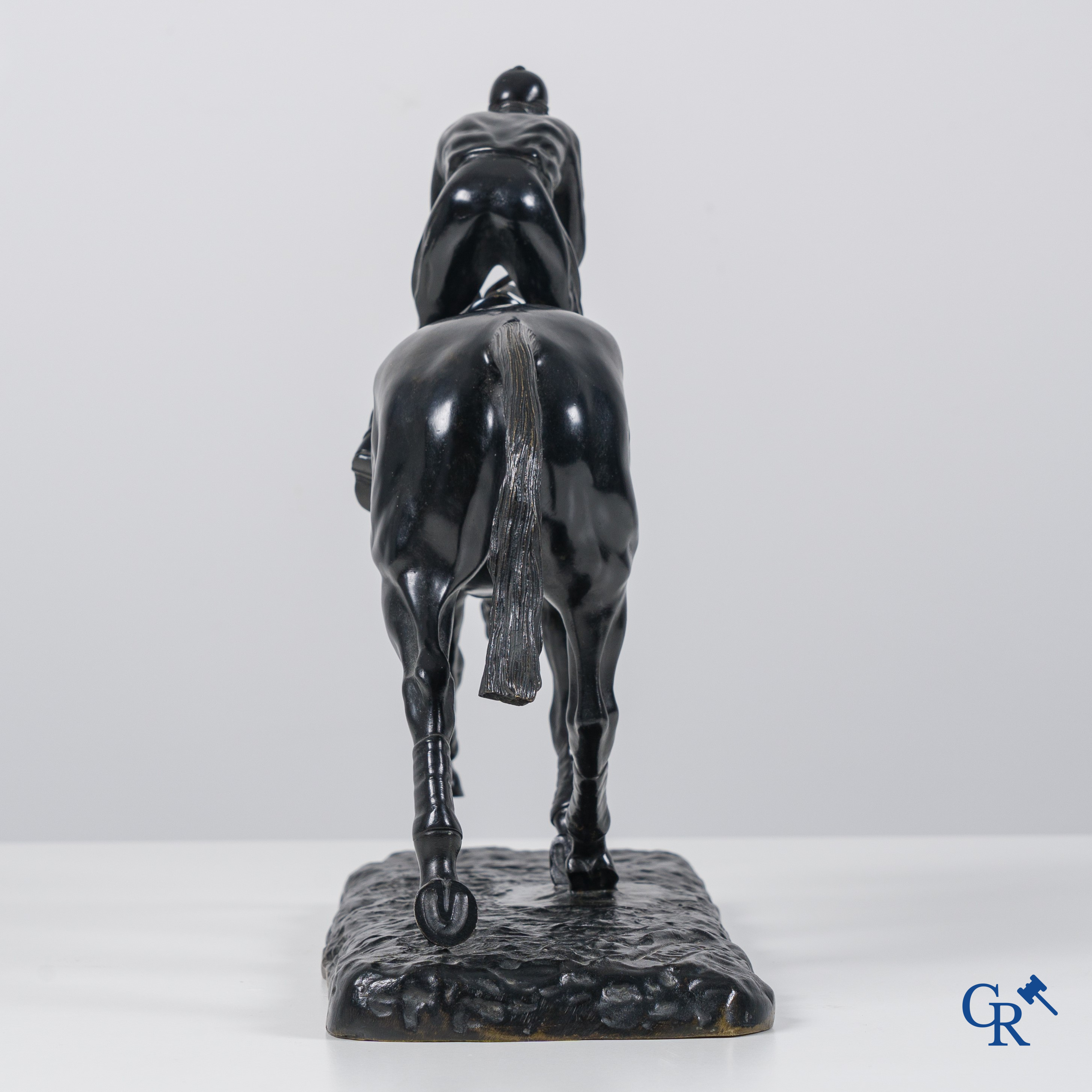 Roger de Minvielle (1897-1987)(*) Jockey. Bronze statue with a dark brown patina. Signed Minvielle.