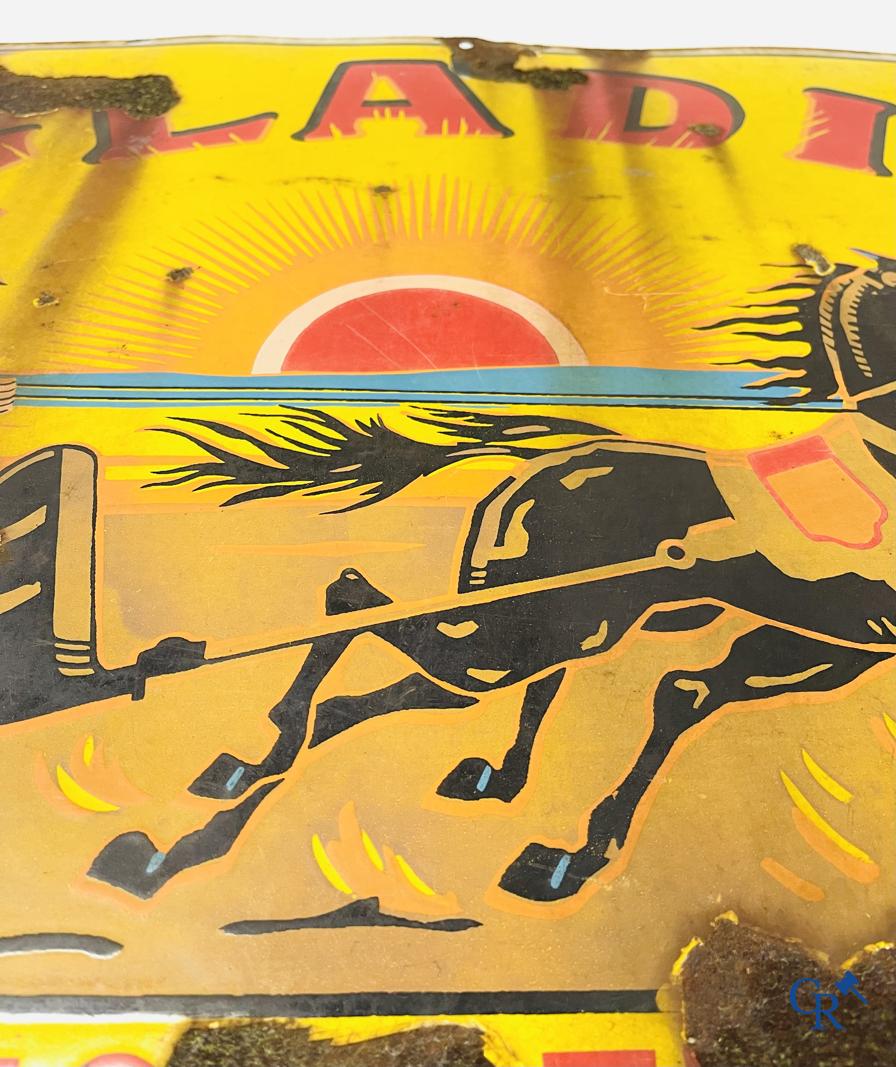 Gladia sigaretten, plaque émaillée publicitaire avec un gladiateur en char. Daté 1928.