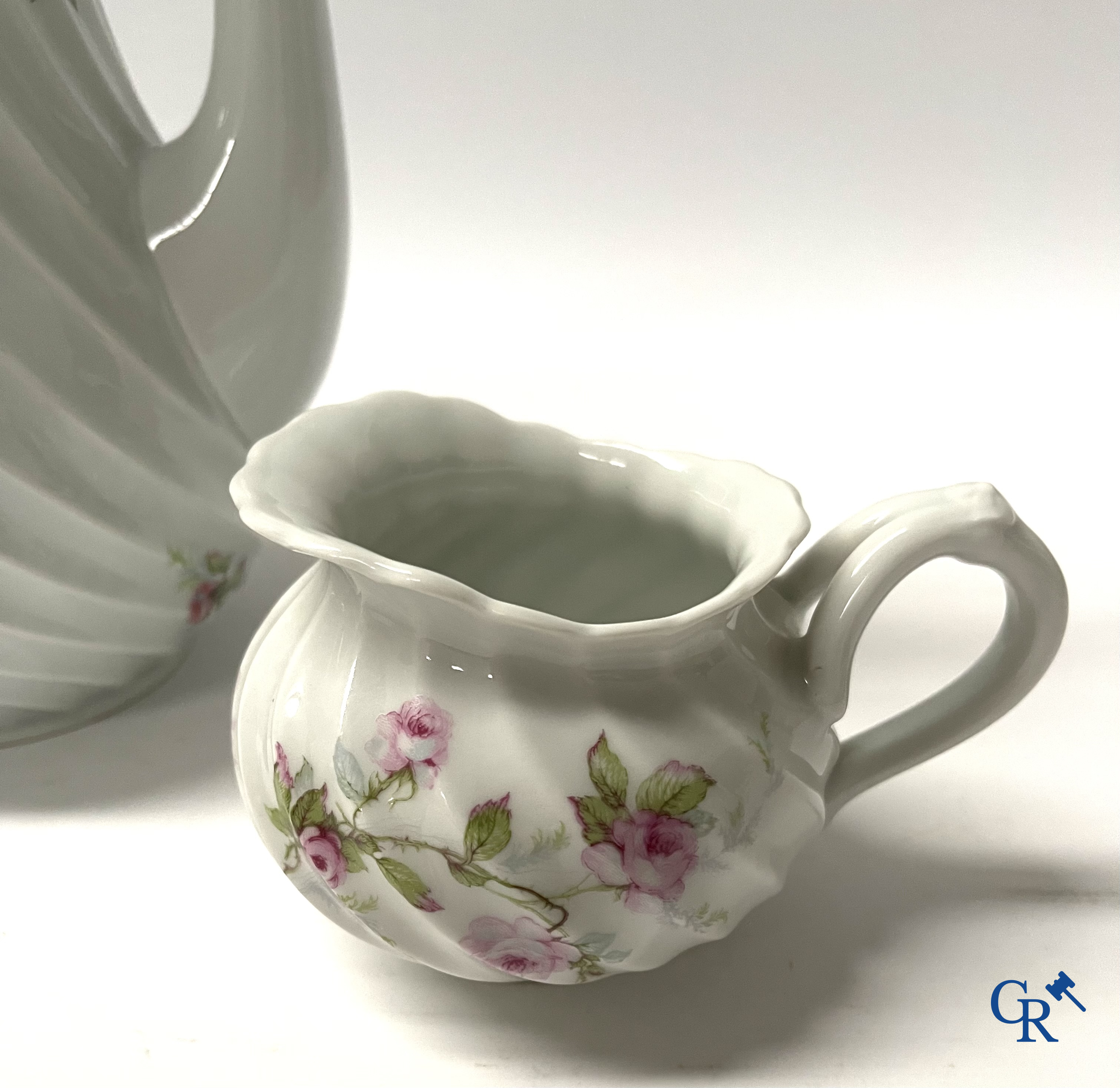 Haviland Limoges. Service à café peinte à la main en porcelaine française. Vers 1900.