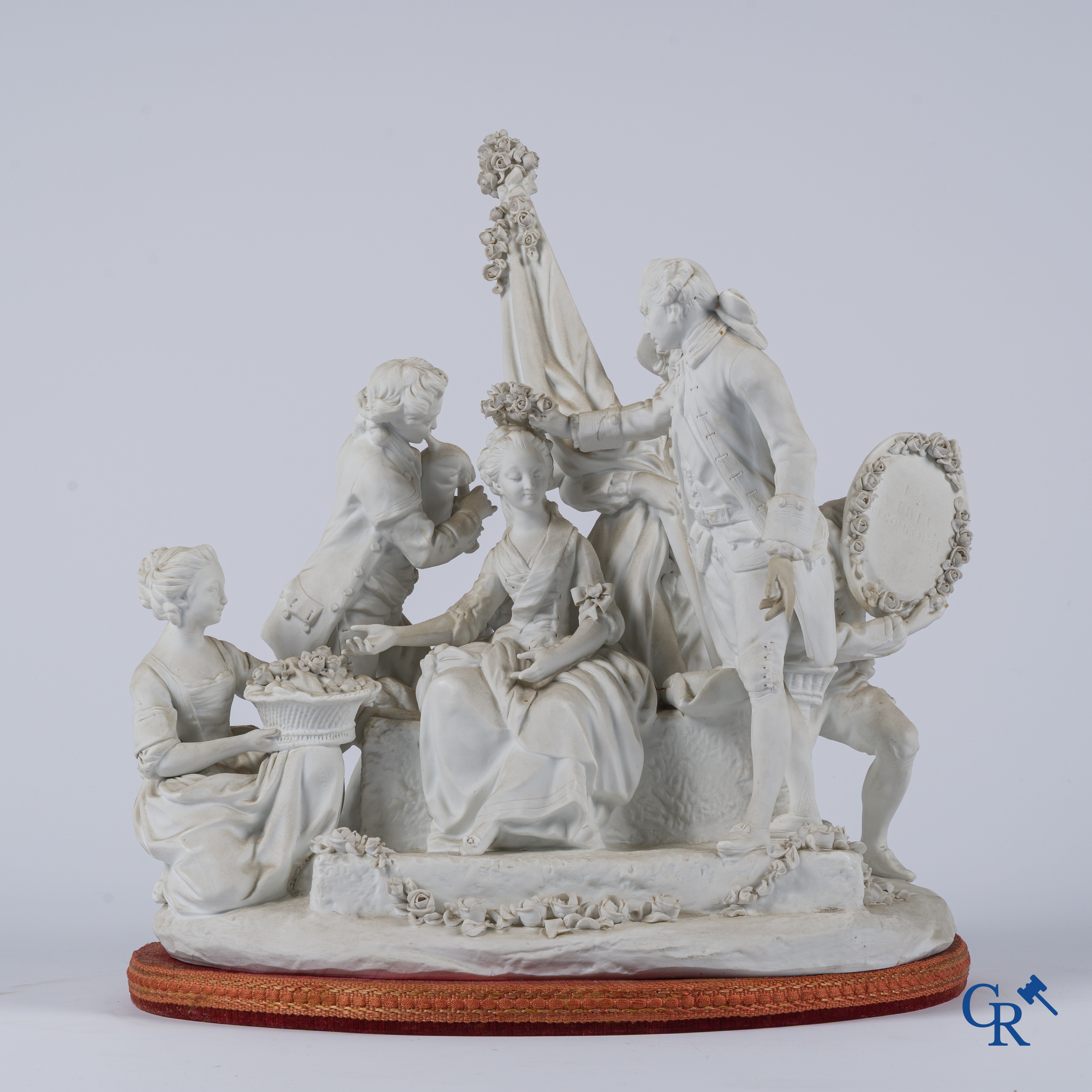 Louis-Simon Boizot (naar) La Couronnement de la Rosière. Groep in biscuit porselein van Sèvres. 19e eeuw.
