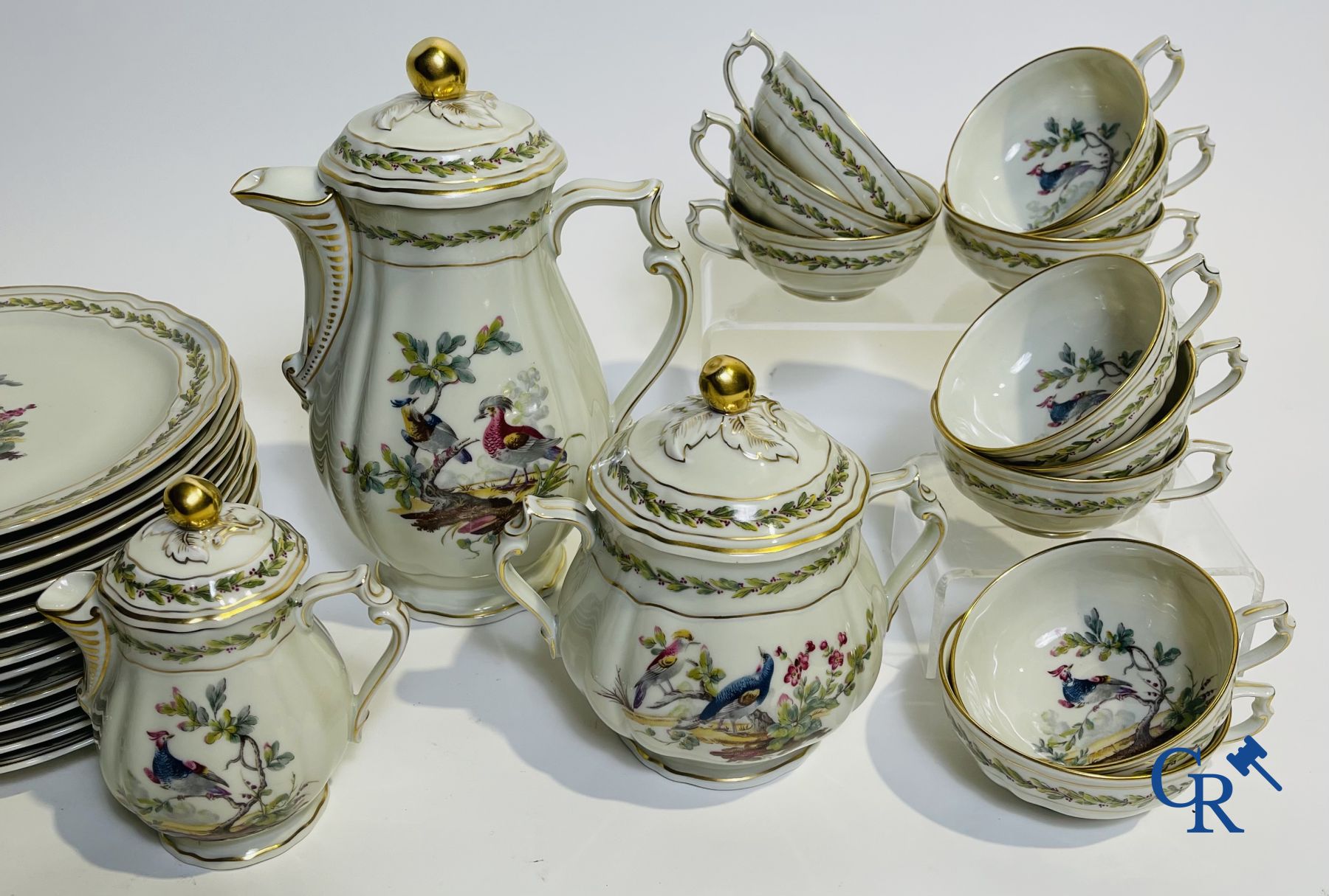 Limoges. L. Bernardaud & Cie. Prachtig servies in Limoges porselein. Model Chevreuse.