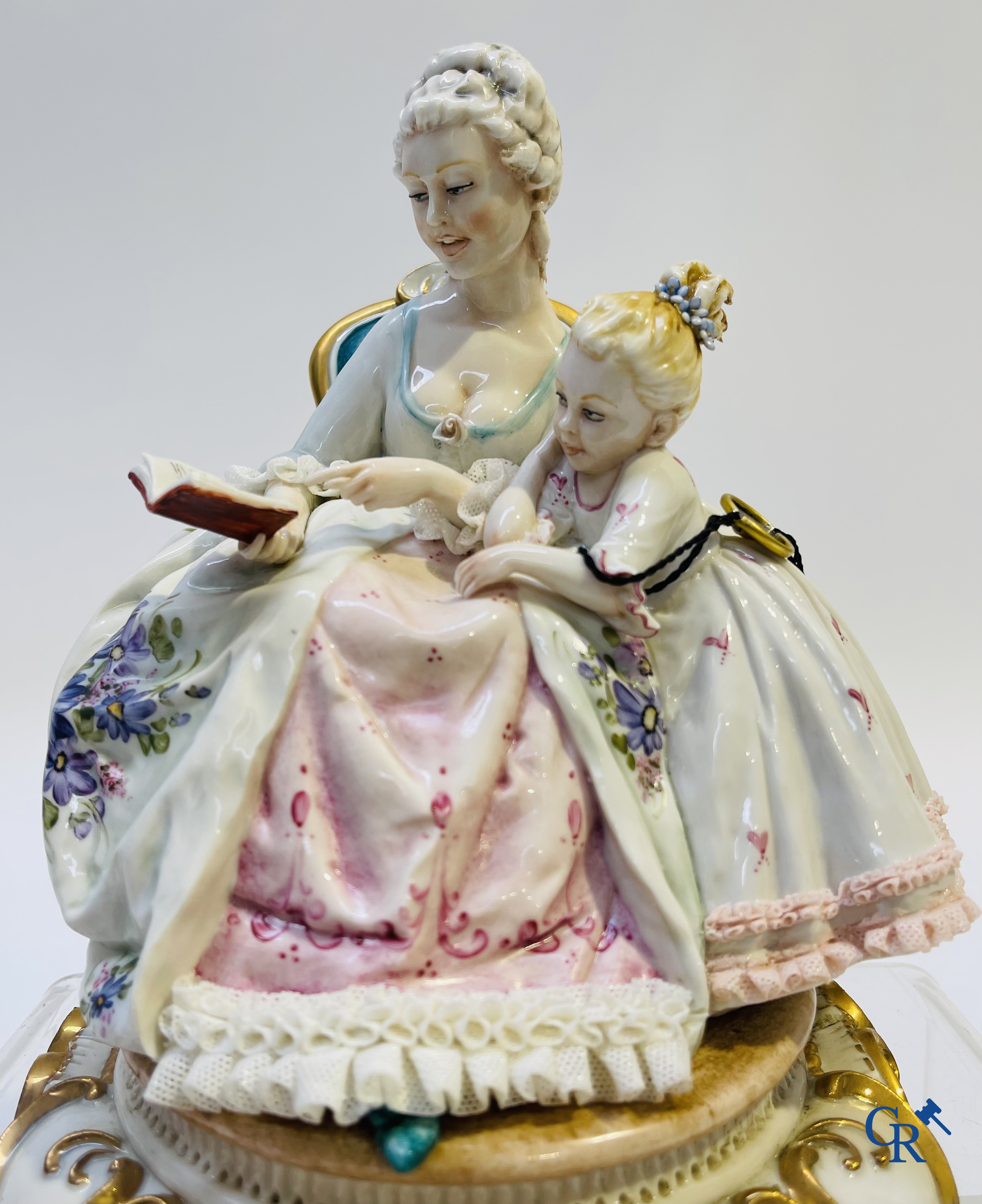 Porcelaine: Capodimonte: 3 groupes en porcelaine italienne avec dentelle.