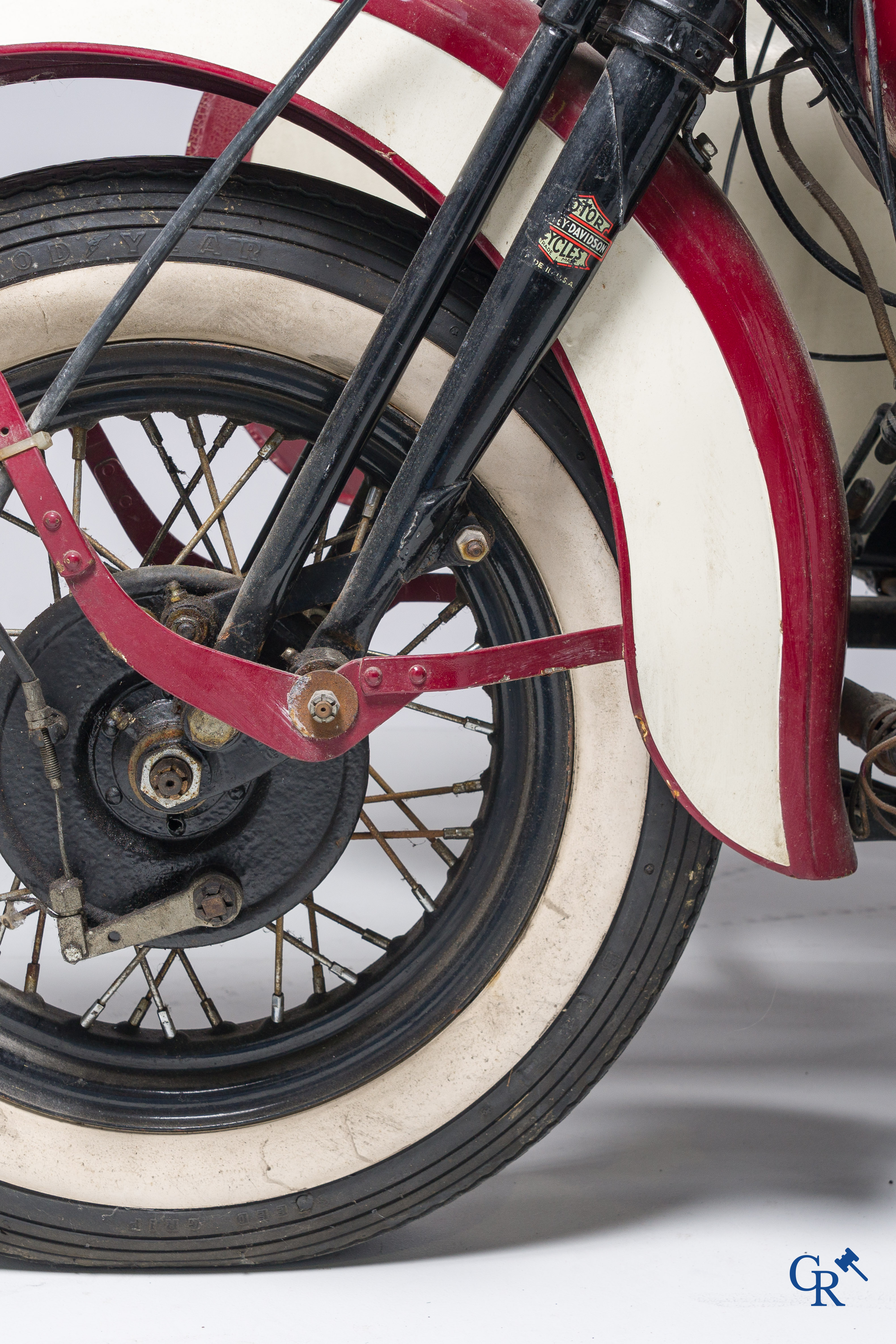 Harley Davidson, type WLA 750cc, circa 1940. Met zijspan uit latere periode. (schuurvondst)