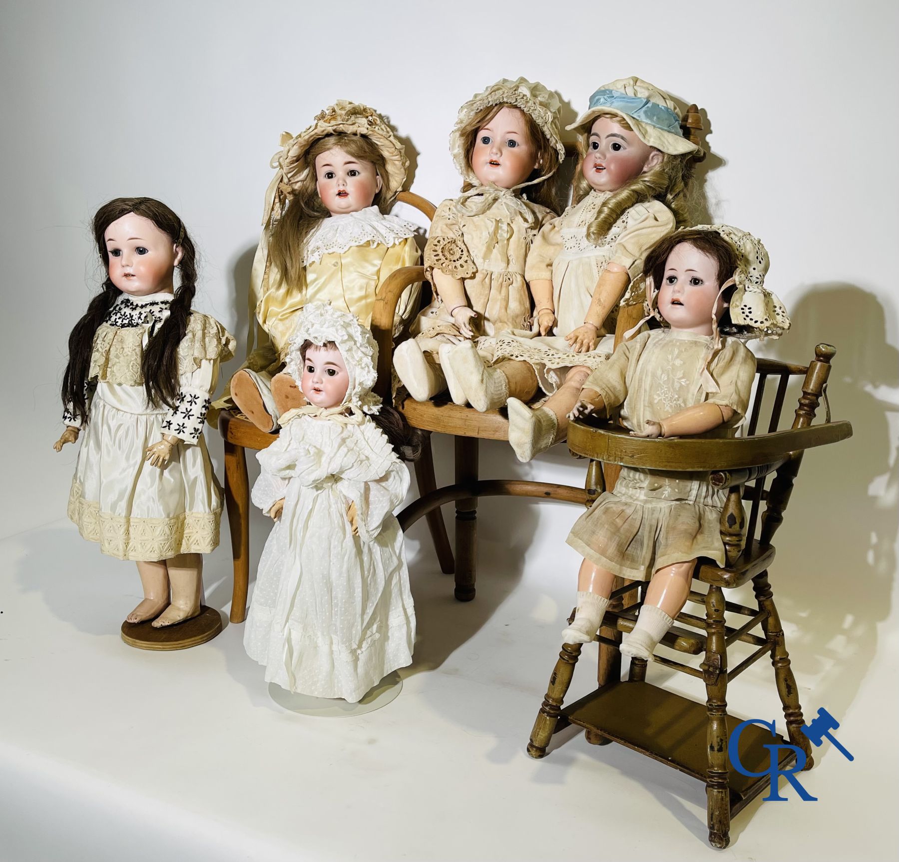 Toys: antique dolls: 6 German dolls with porcelain heads.