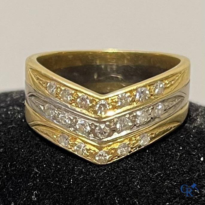 Jewellery, a ring bi-color in gold 750°/00 set with 19 small diamonds.