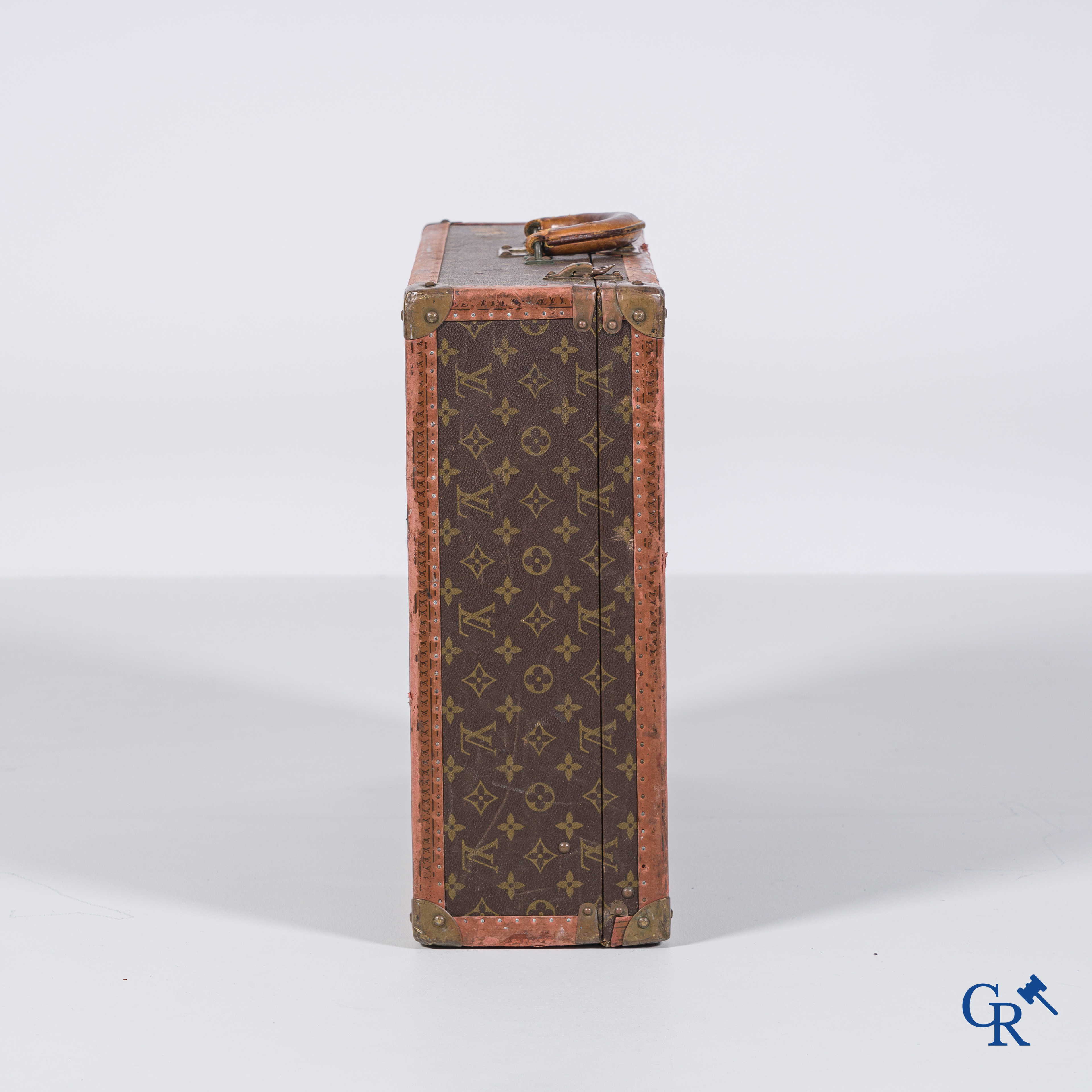 Louis Vuitton, 2 suitcases of which 1 with a label Av. Marceau 78 bis Paris and numbered 982010.