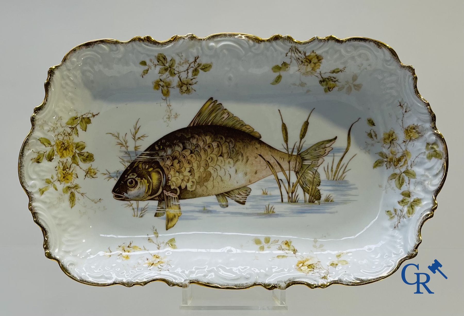 Extraordinary tableware in Brussels porcelain with a theme of freshwater fish.