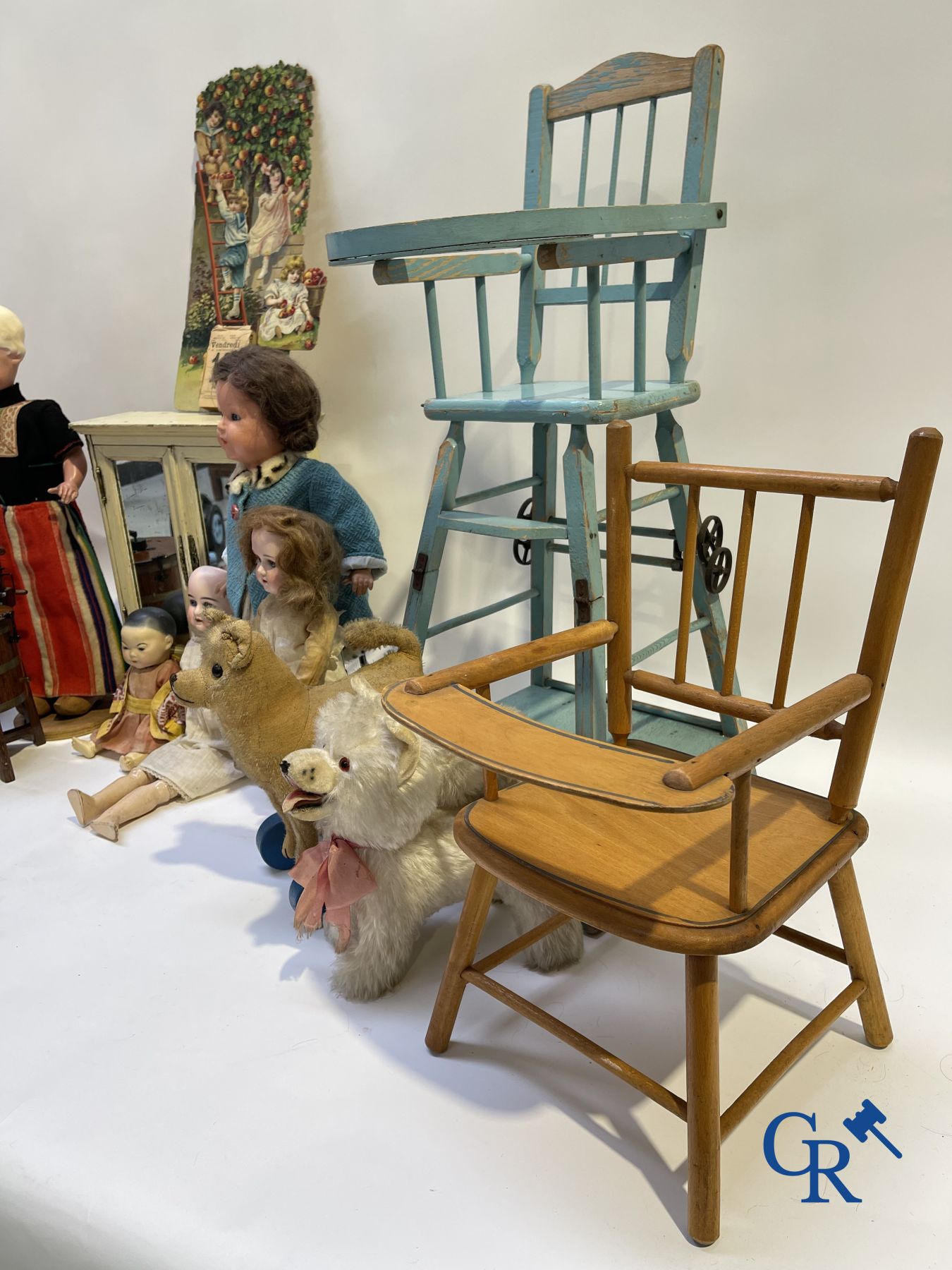 Toys: antique dolls: A lot of diverse toys.