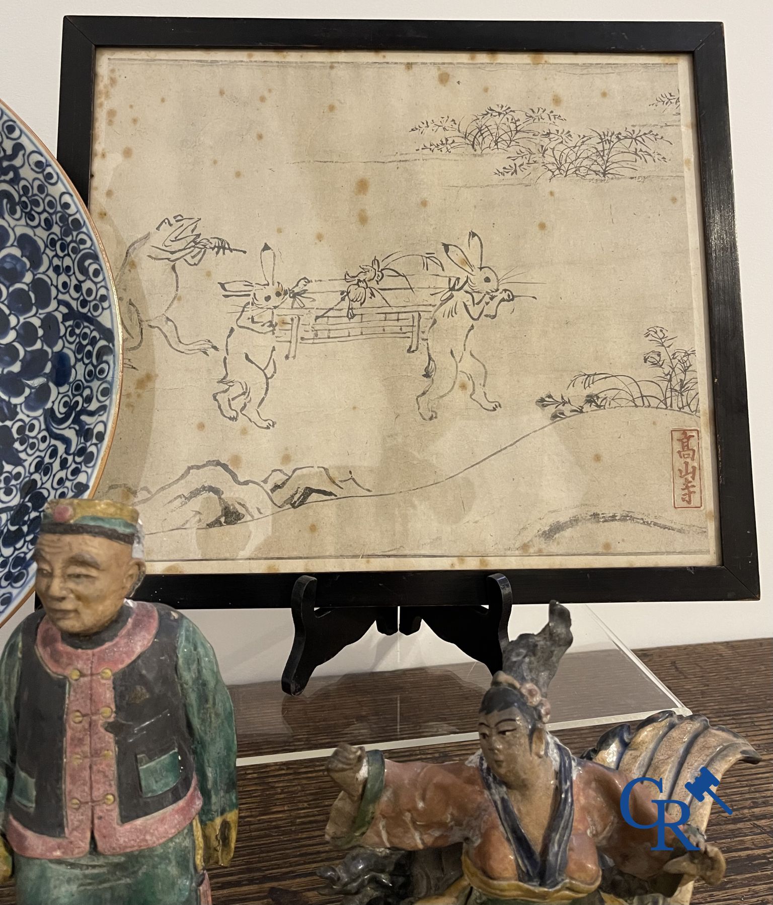 Art Asiatique: Lot avec divers objets en poterie et porcelaine et un dessin à l'encre.