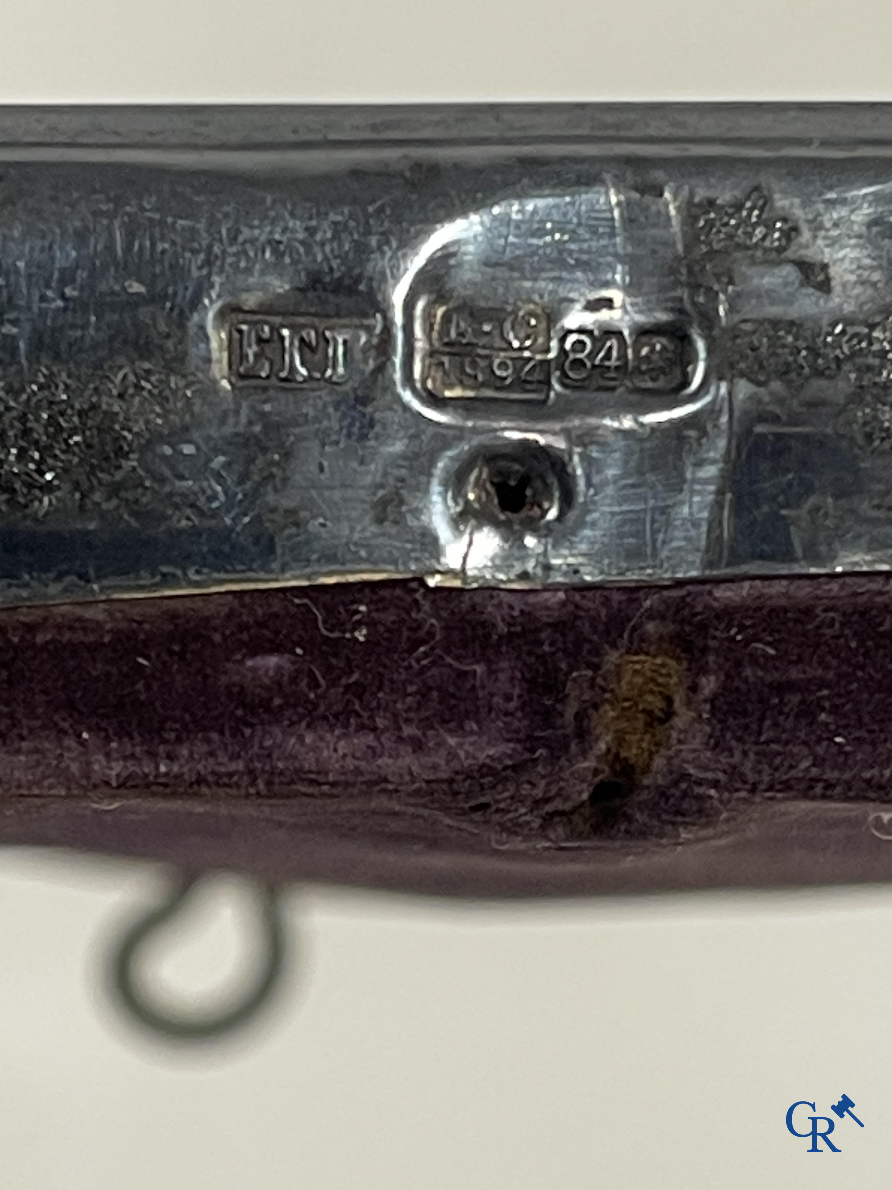 Russisch werk. Een icoon met oklad in zilver 84, tempera op hout. Gedateerd 1894. Keurmerken.