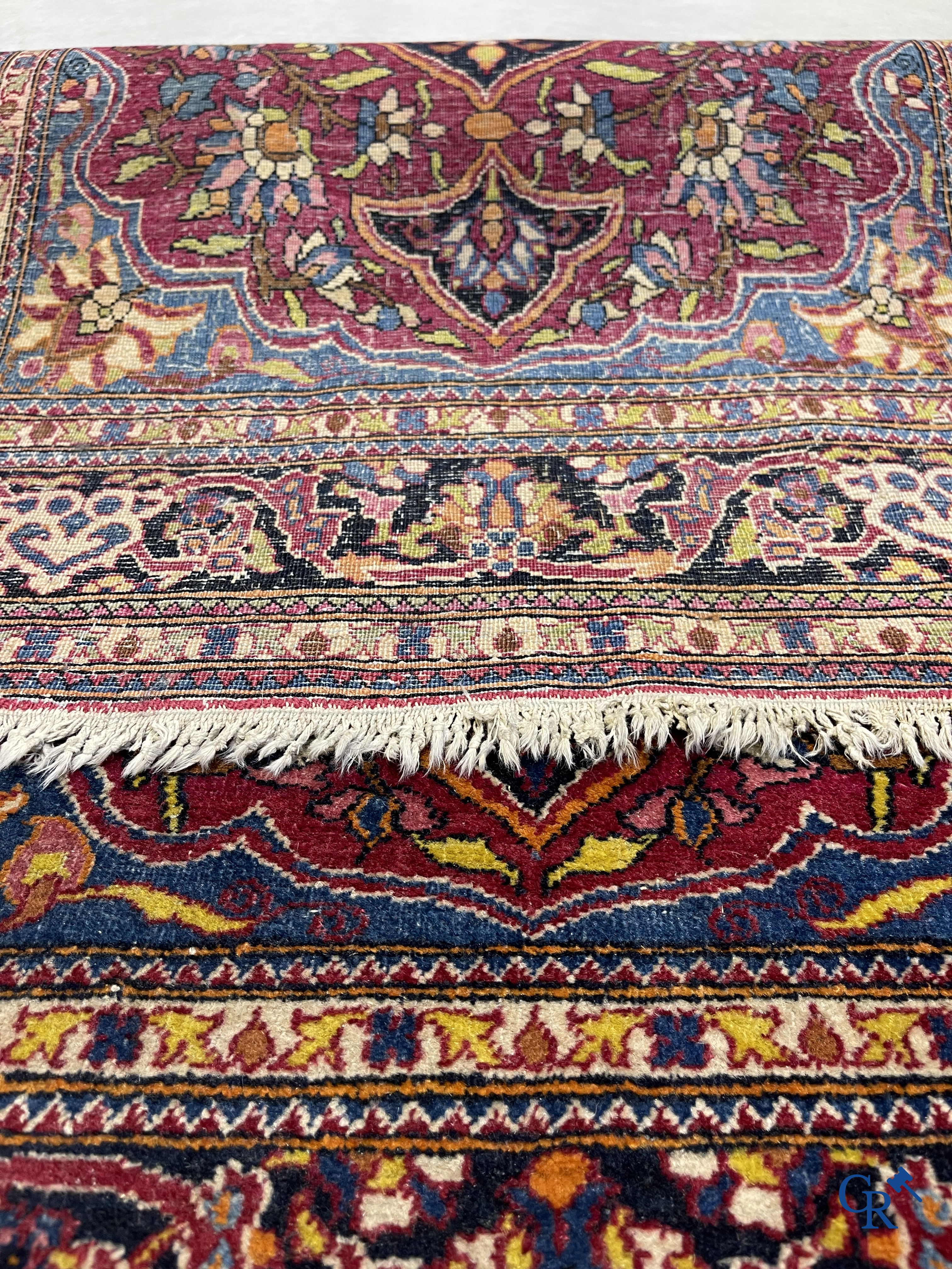 Persian carpets: A lot of 2 finely knotted Oriental carpets. Floral decor and floral decor with birds of paradise.