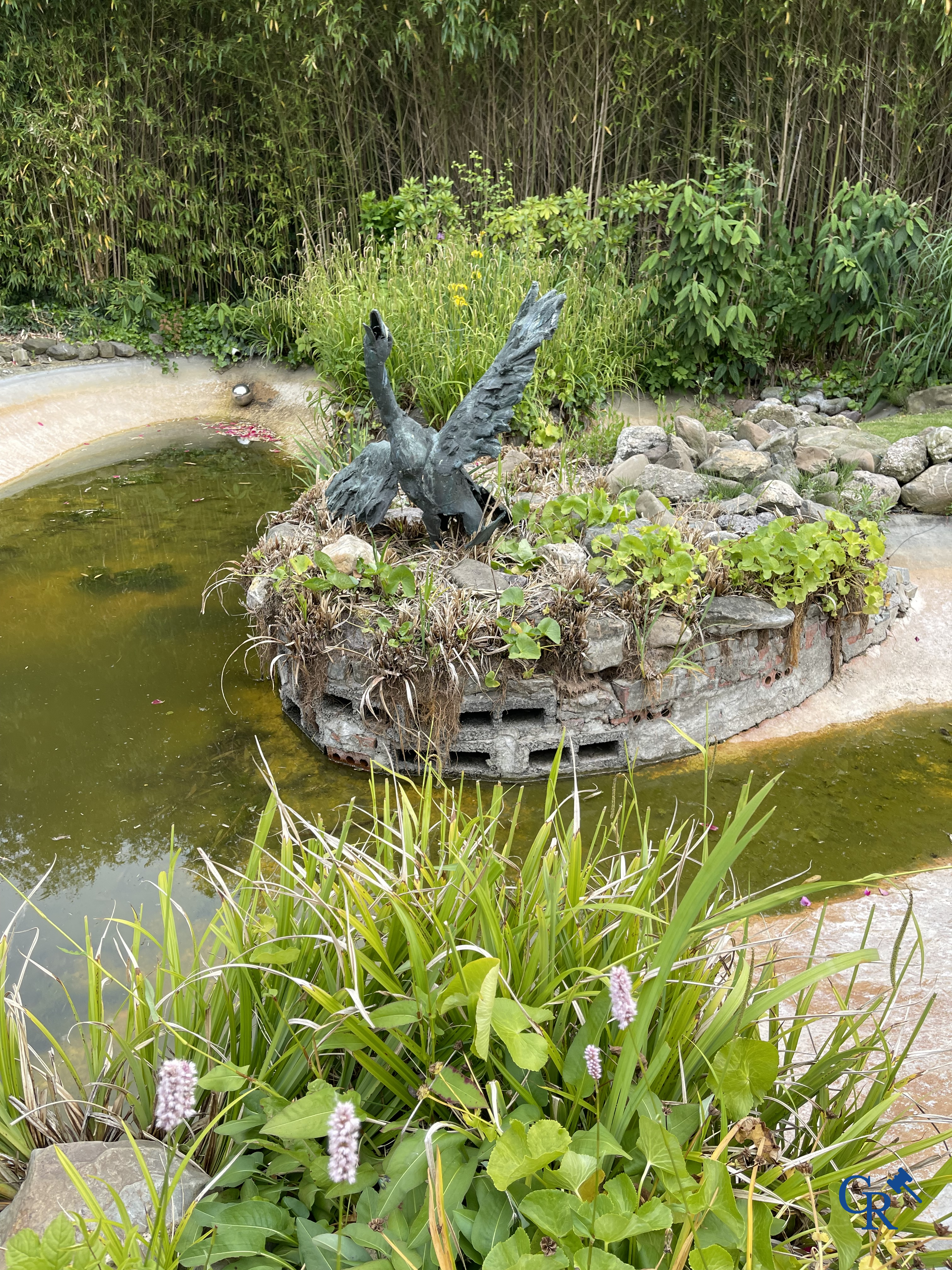 Jan Desmarets (1961) (*) Brons, Een imposante gans en een reiger in gepatineerd brons. Gesigneerd.