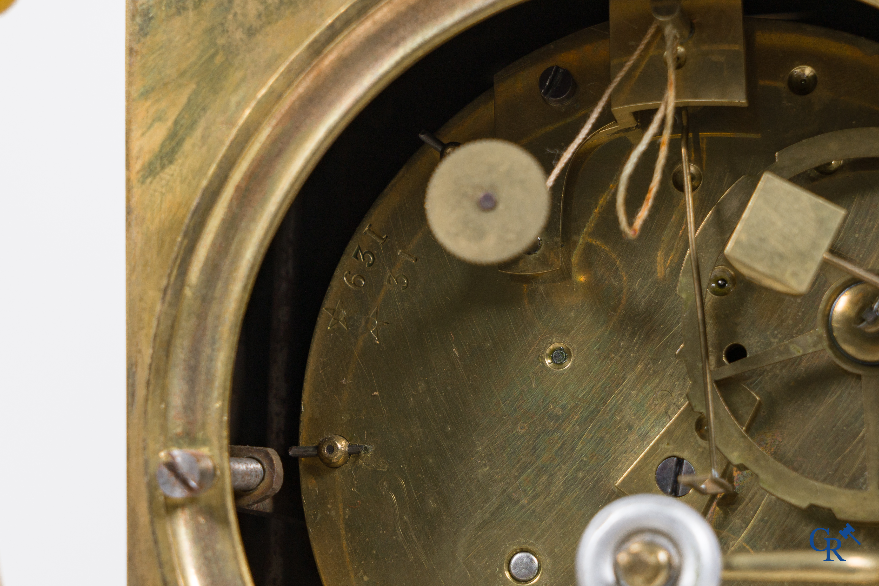 Fleschelle à Paris, richly decorated and finely chiseled clock. Restoration period. 1st half 19th century.