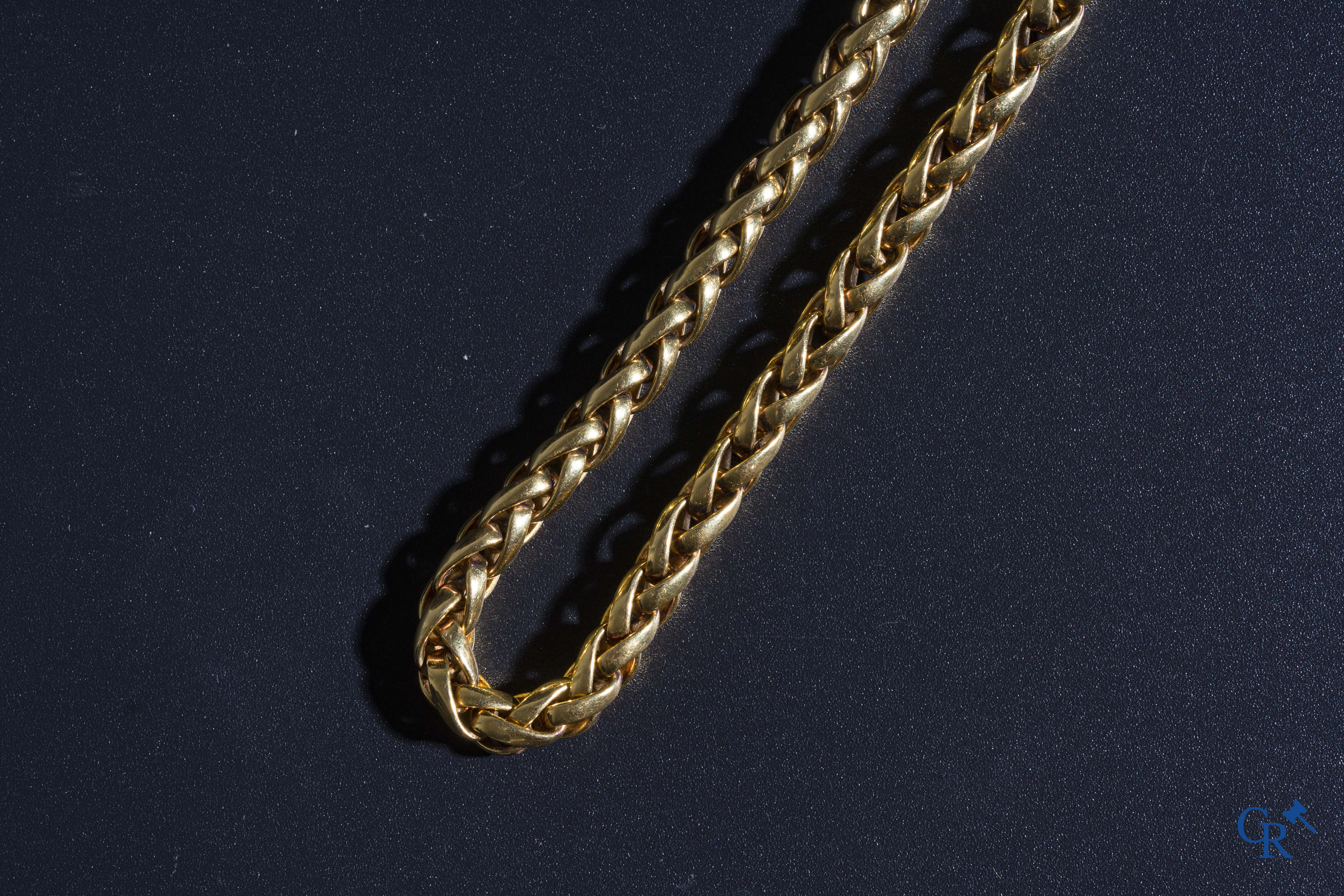 Jewellery: Chimento, a yellow gold necklace 18K (750°/00).