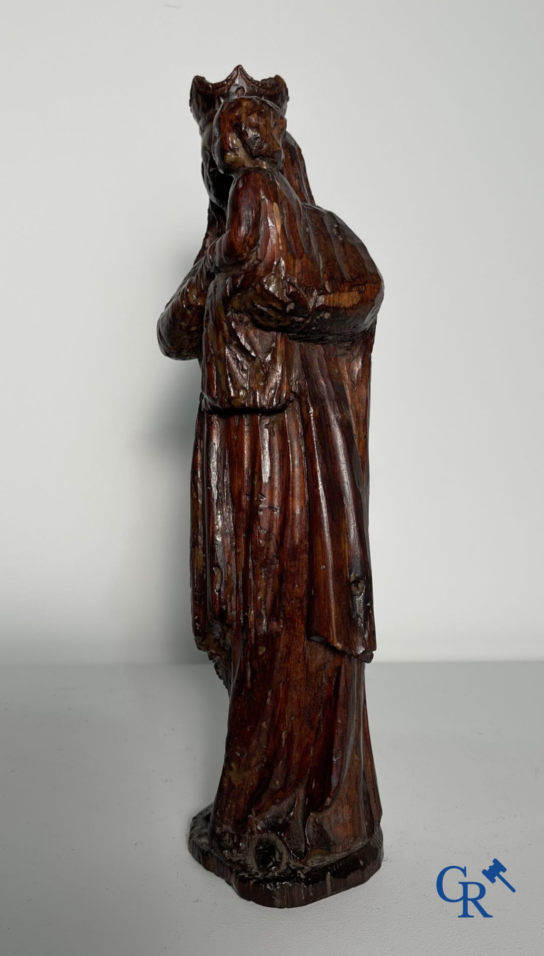 Wooden statue: Mary with child.