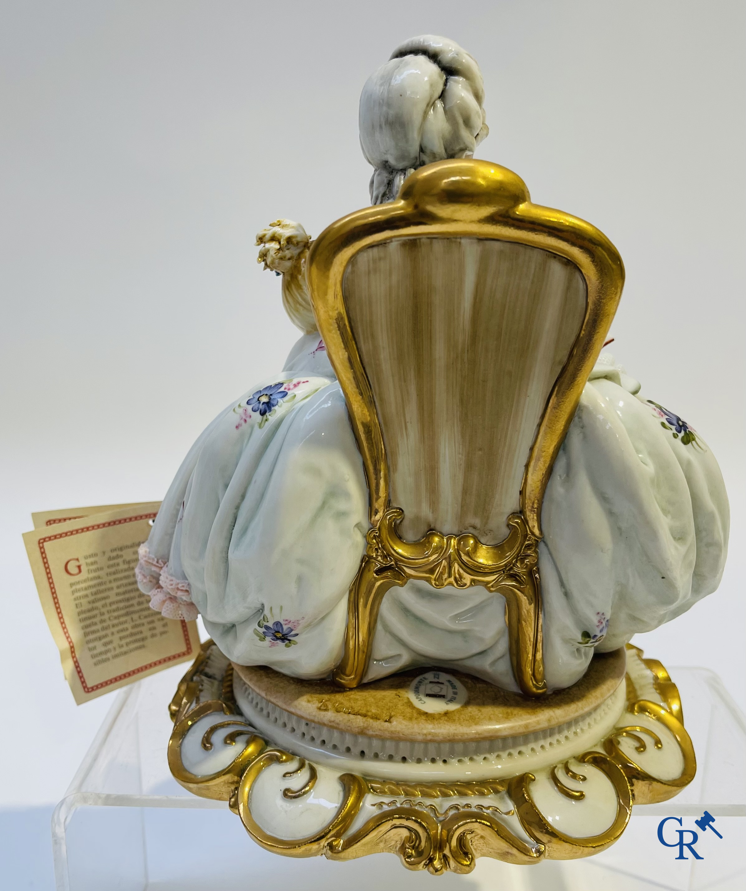 Porcelaine: Capodimonte: 3 groupes en porcelaine italienne avec dentelle.