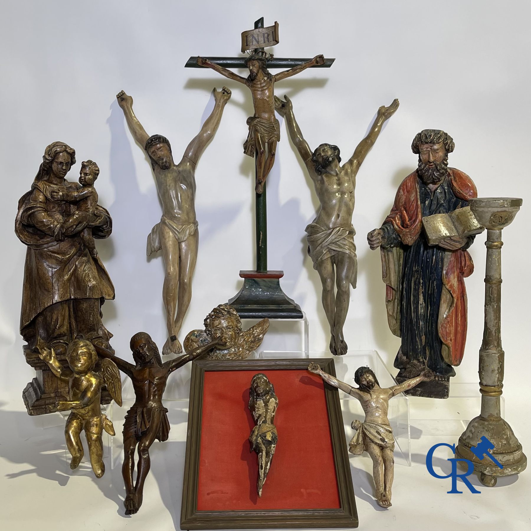 Un lot de sculptures religieuses en bois du XVIIIème et XIXème siècle.