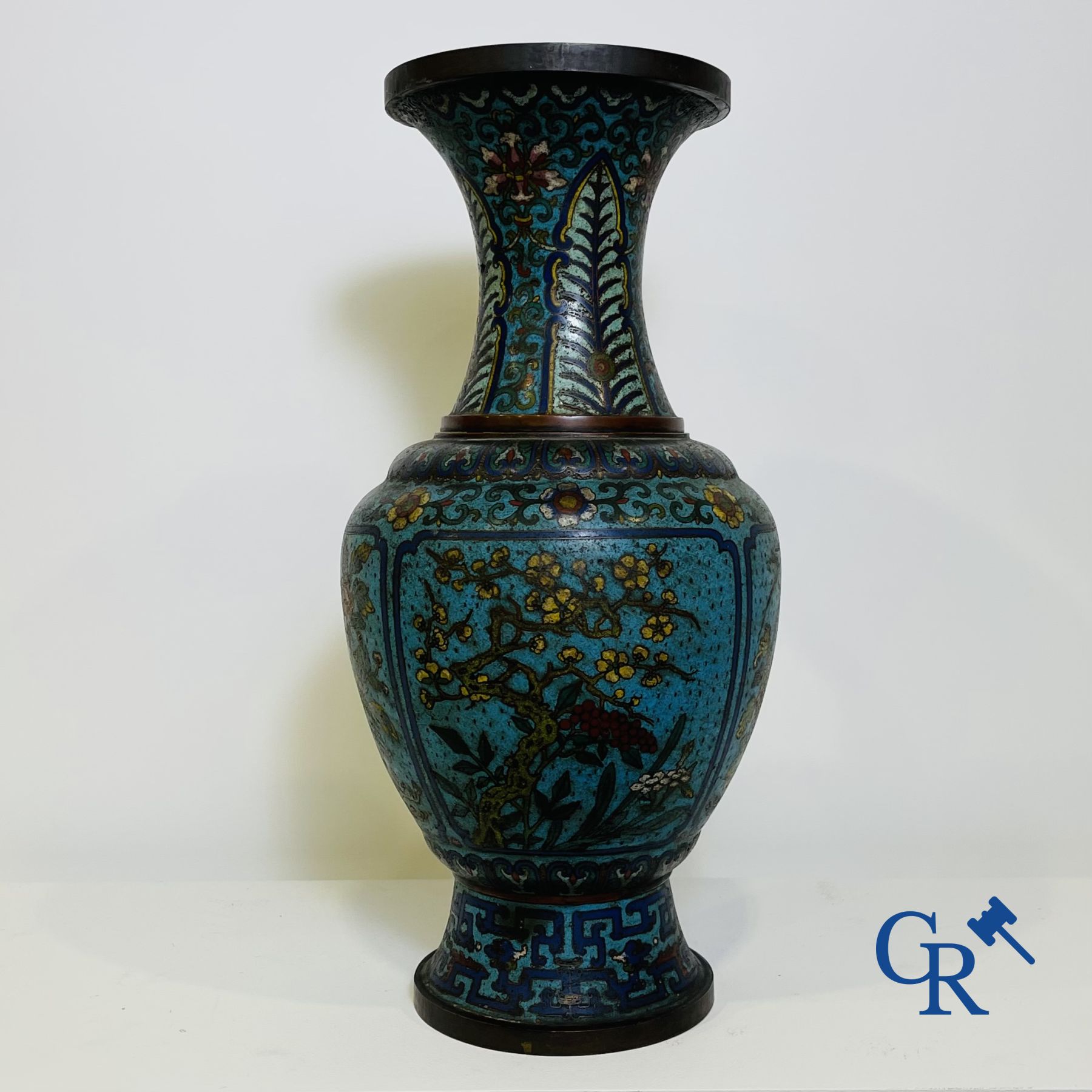 Chinese baluster-shaped vase in bronze and cloisonné. 19th century.