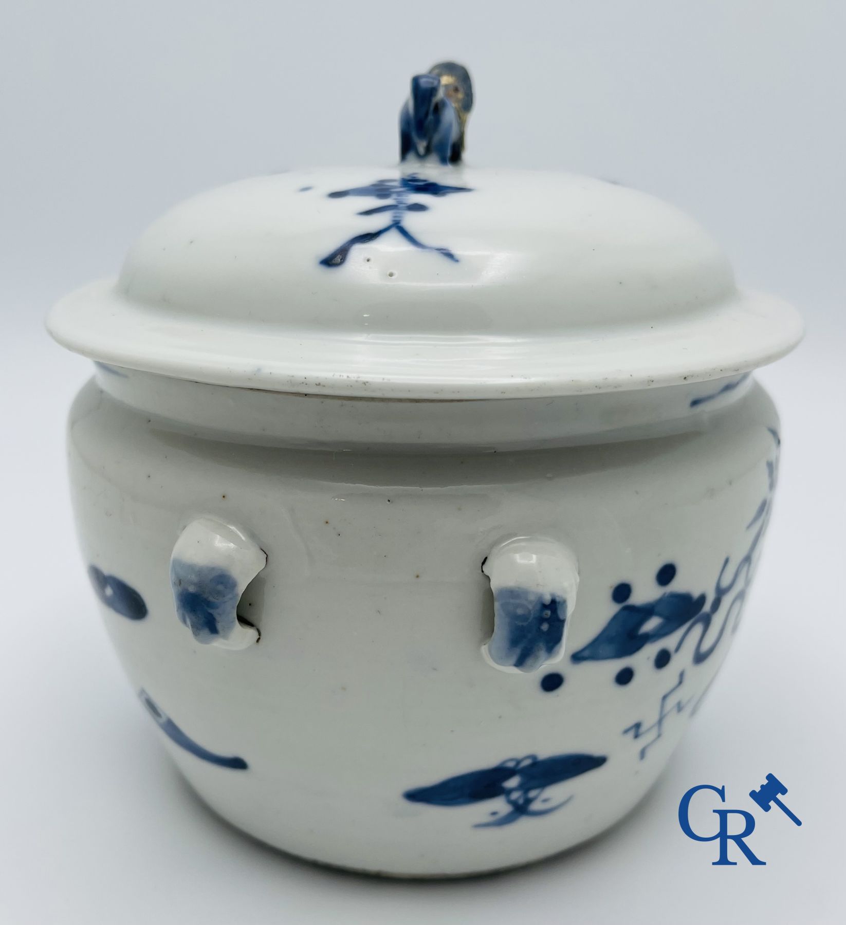 Asian Art: Beautiful lot of Chinese porcelain.