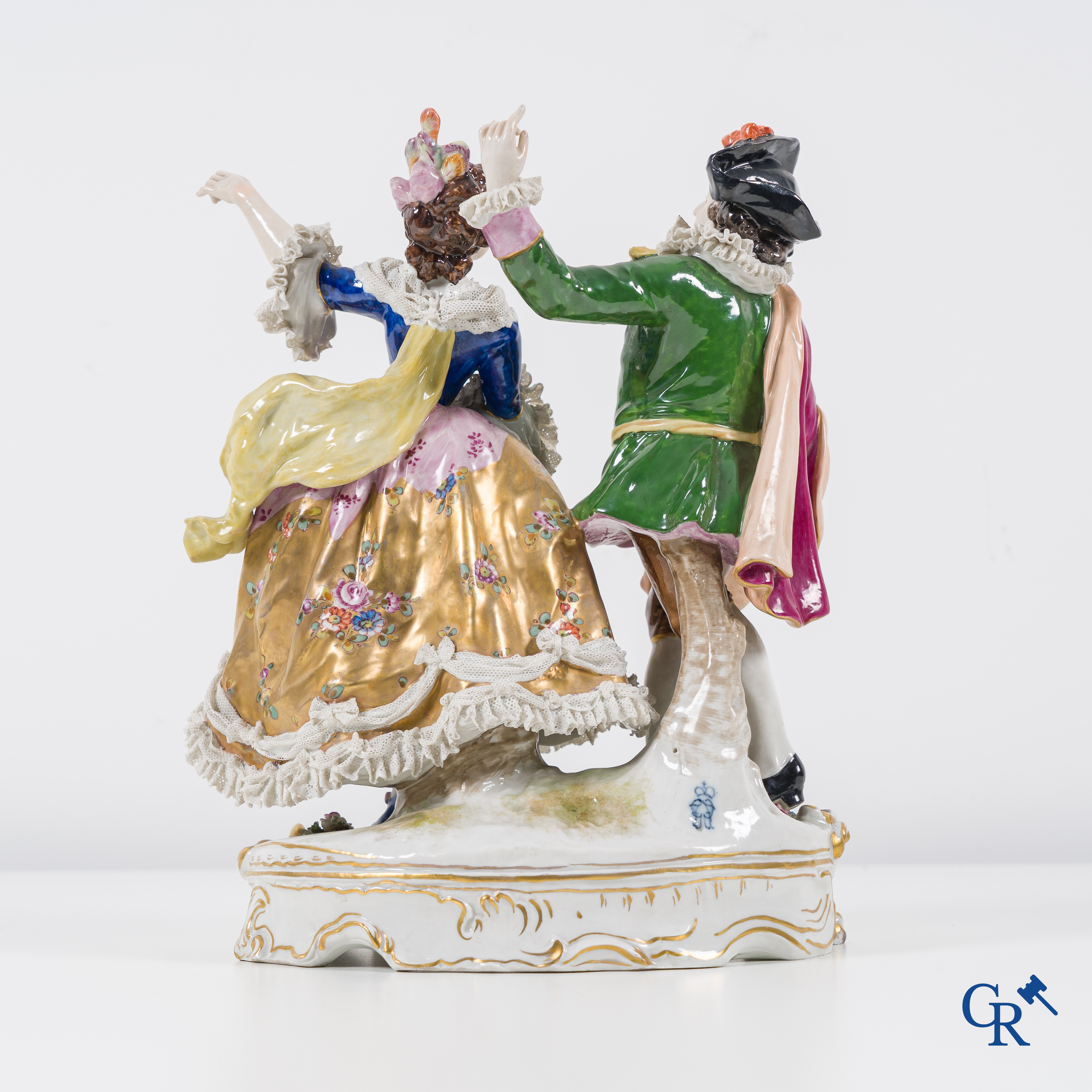 Volkstedt Rudolstadt: Porcelaine européenne, grand groupe en porcelaine dentelle finement décoré d'un couple de danseurs.