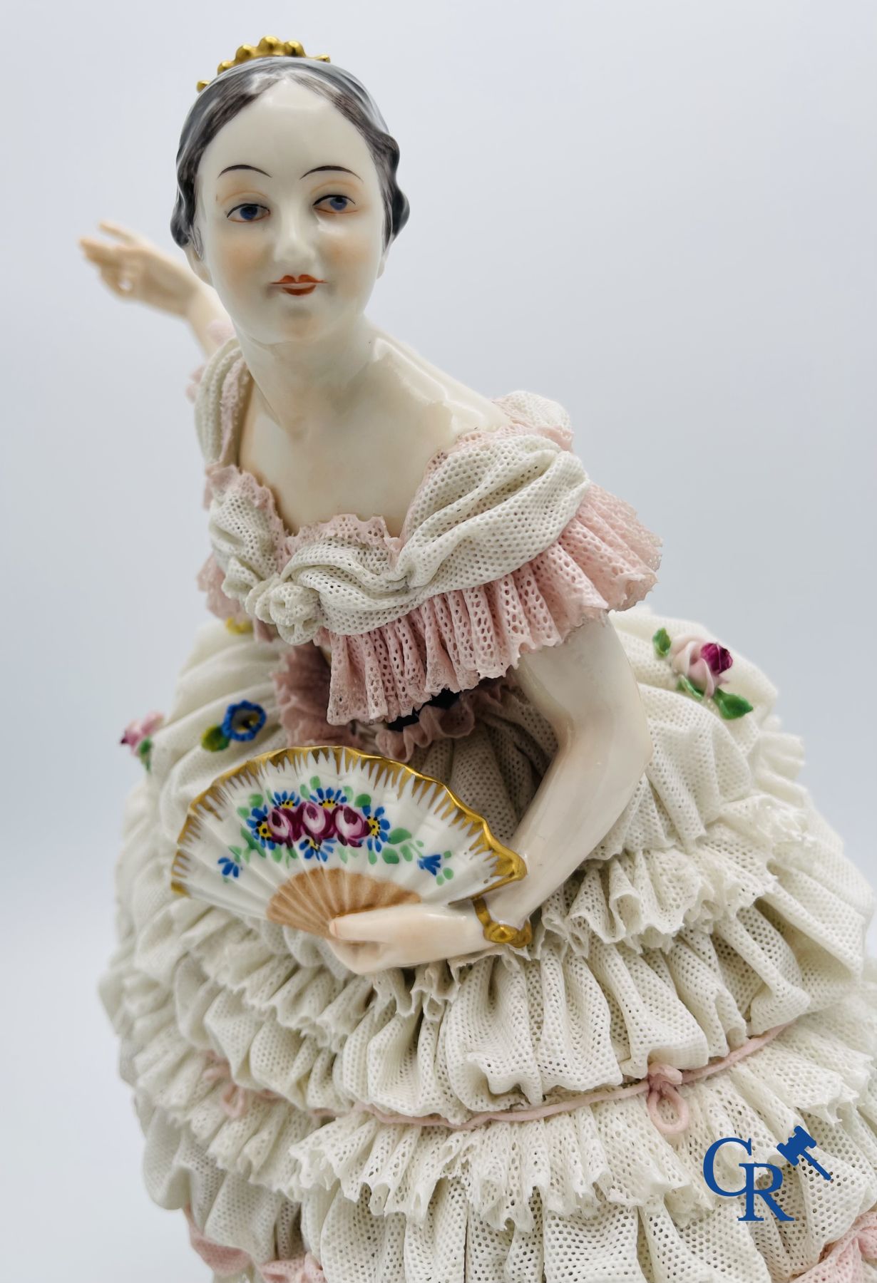 Volkstedt Rudolstadt: Grande figurine d'une danseuse en porcelaine dentelle, "lace porcelain".