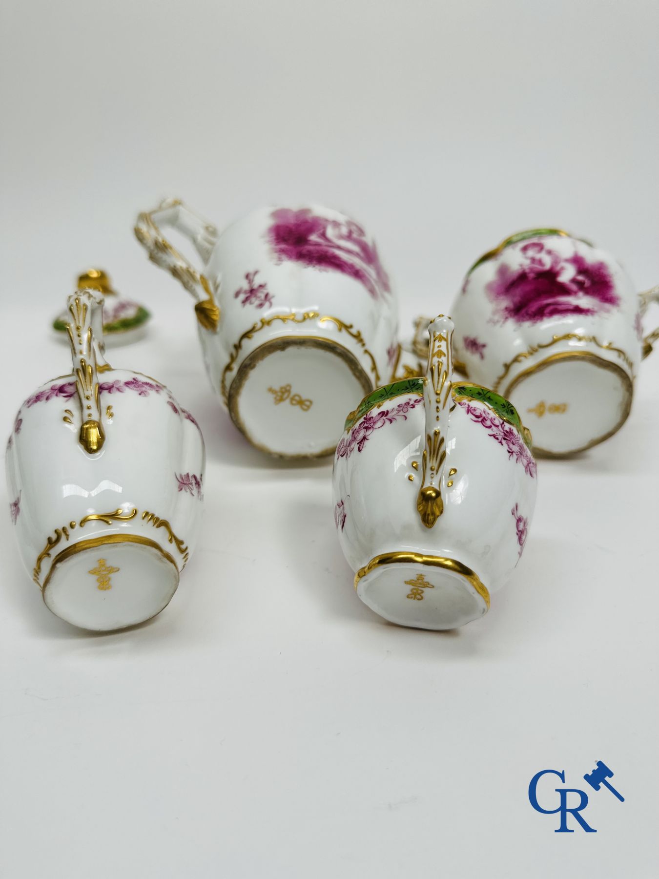 5-piece tableware so-called "egoist"  in multi-coloured decorated and raised decorated and gilded porcelain. 19th century.