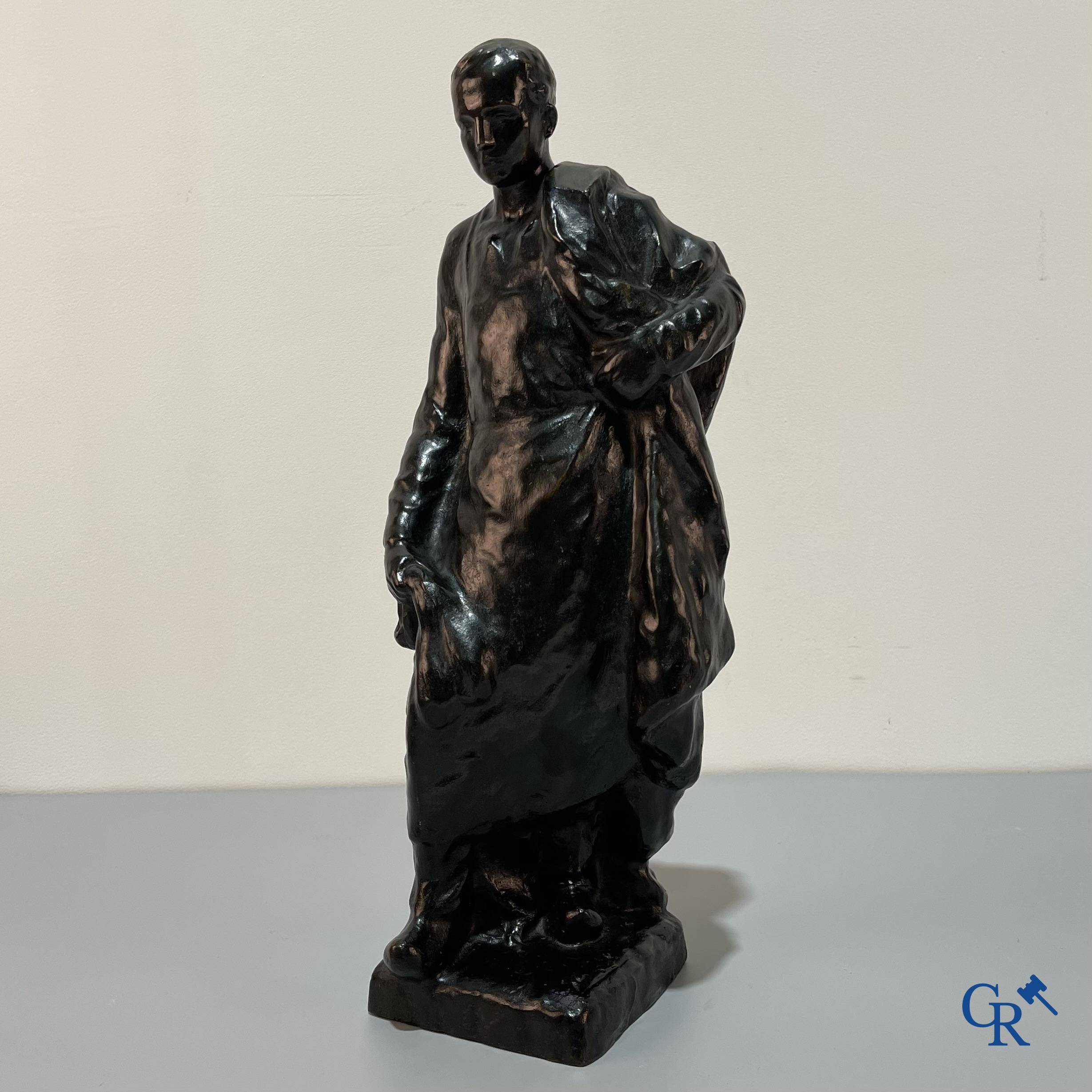 Leon Sarteel (1882-1942) "L'homme de peine" Bronze statue with dark patina. Signed L Sarteel.