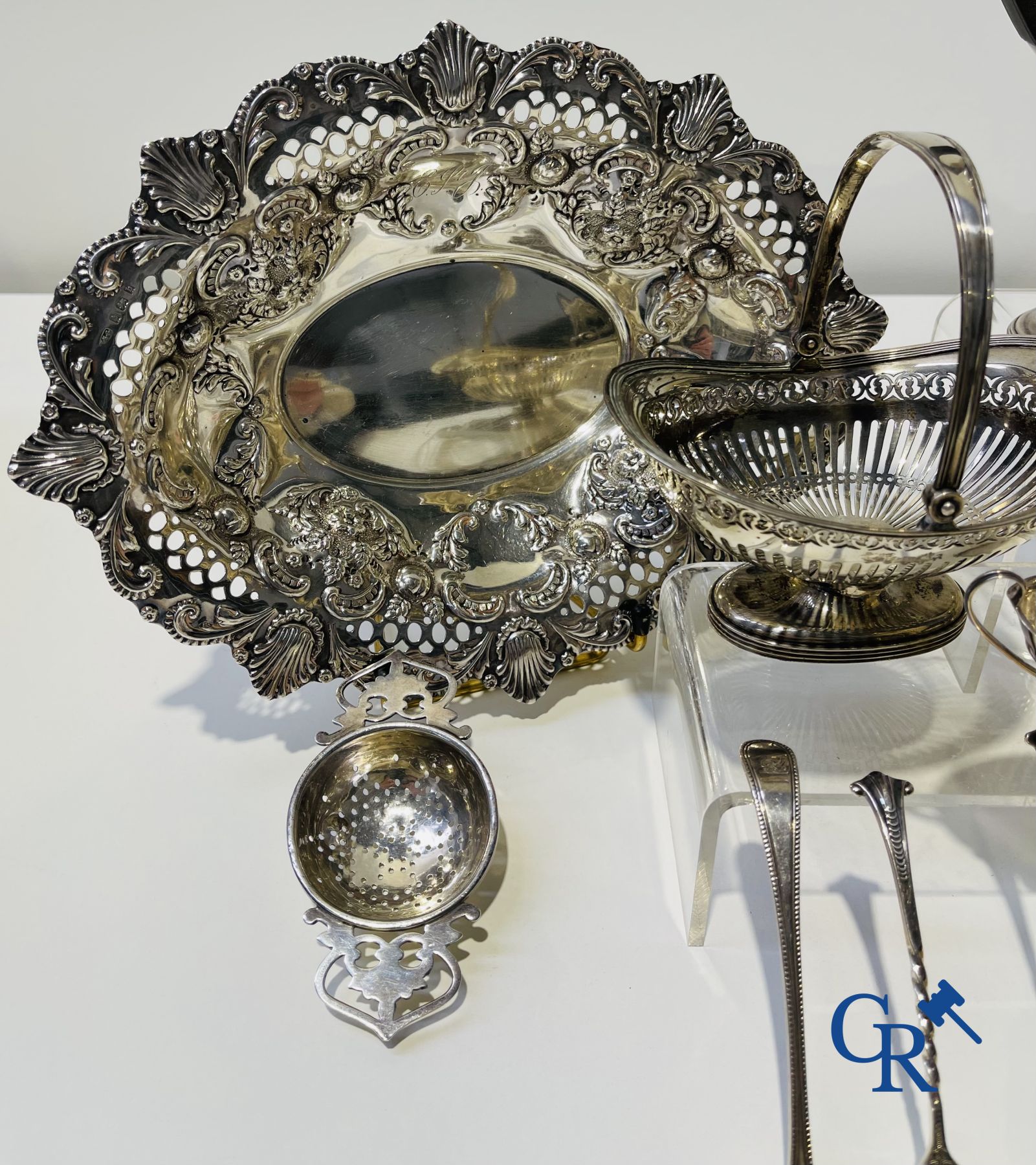 Silver: Important lot with various pieces of English silver. (various hallmarks) 19th-20th century.