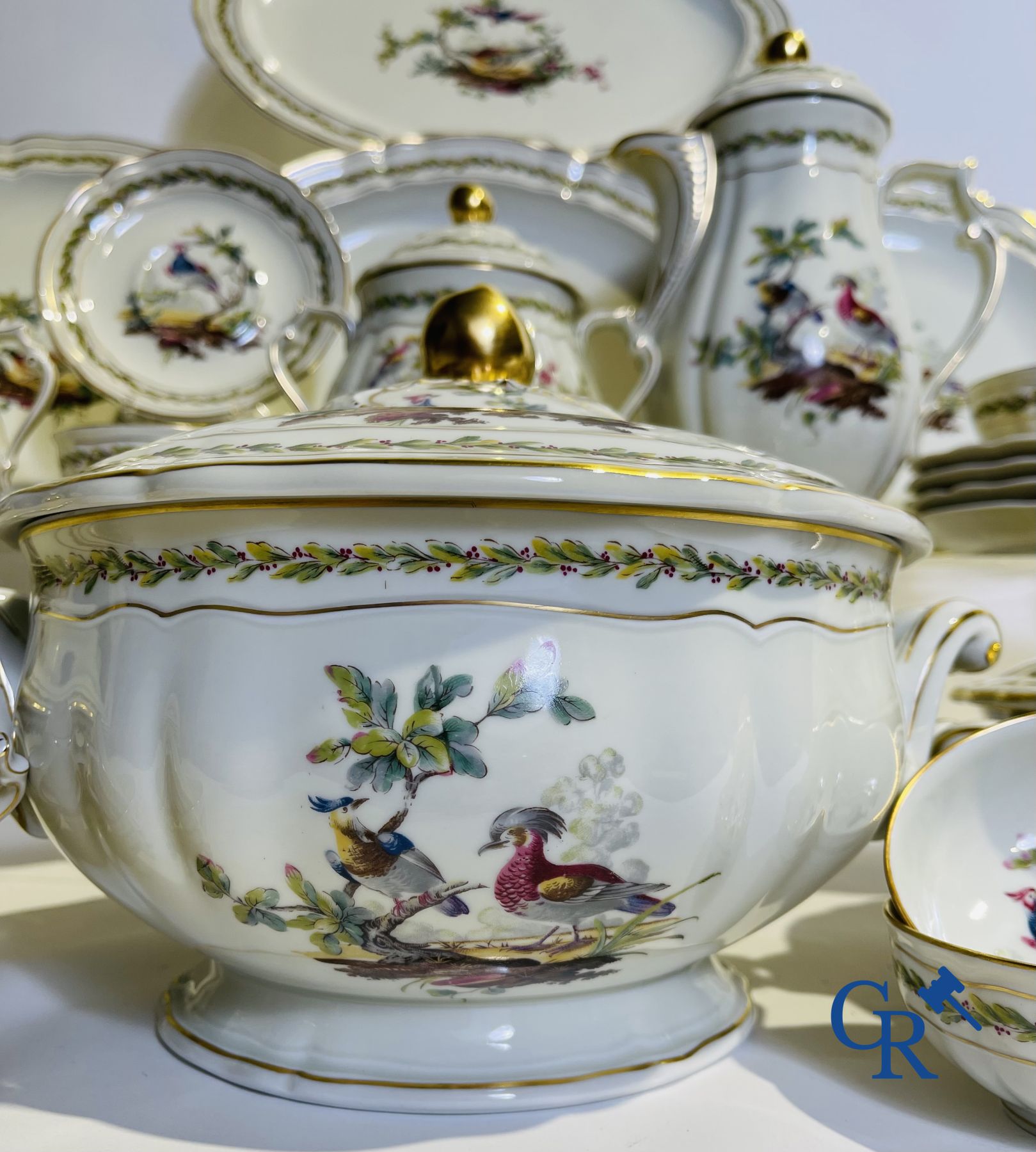 Limoges. L. Bernardaud & Cie. Beautiful dinner set in Limoges porcelain. Model Chevreuse.