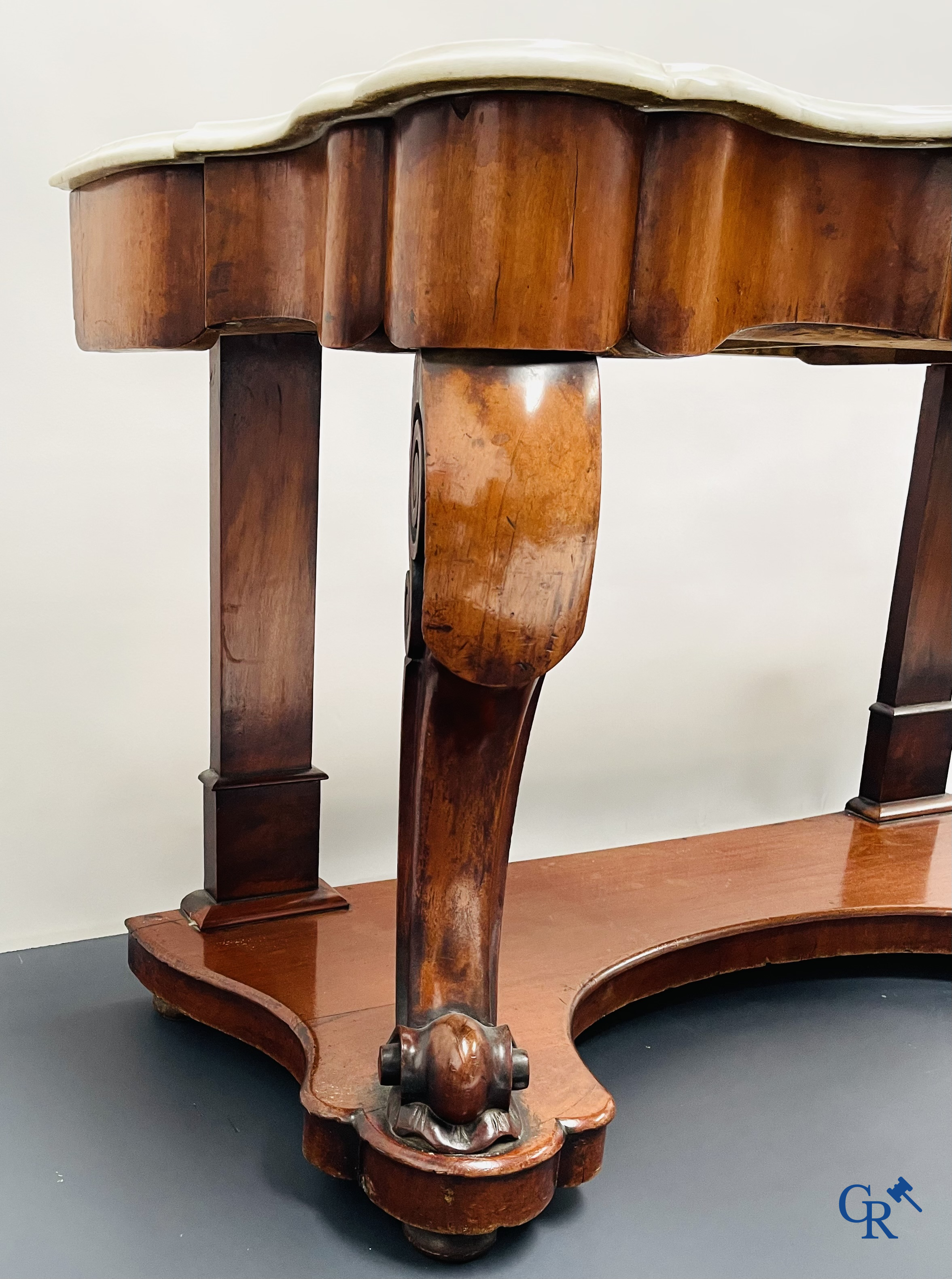 Une console avec tiroir en acajou et marbre. Période Louis Philippe.