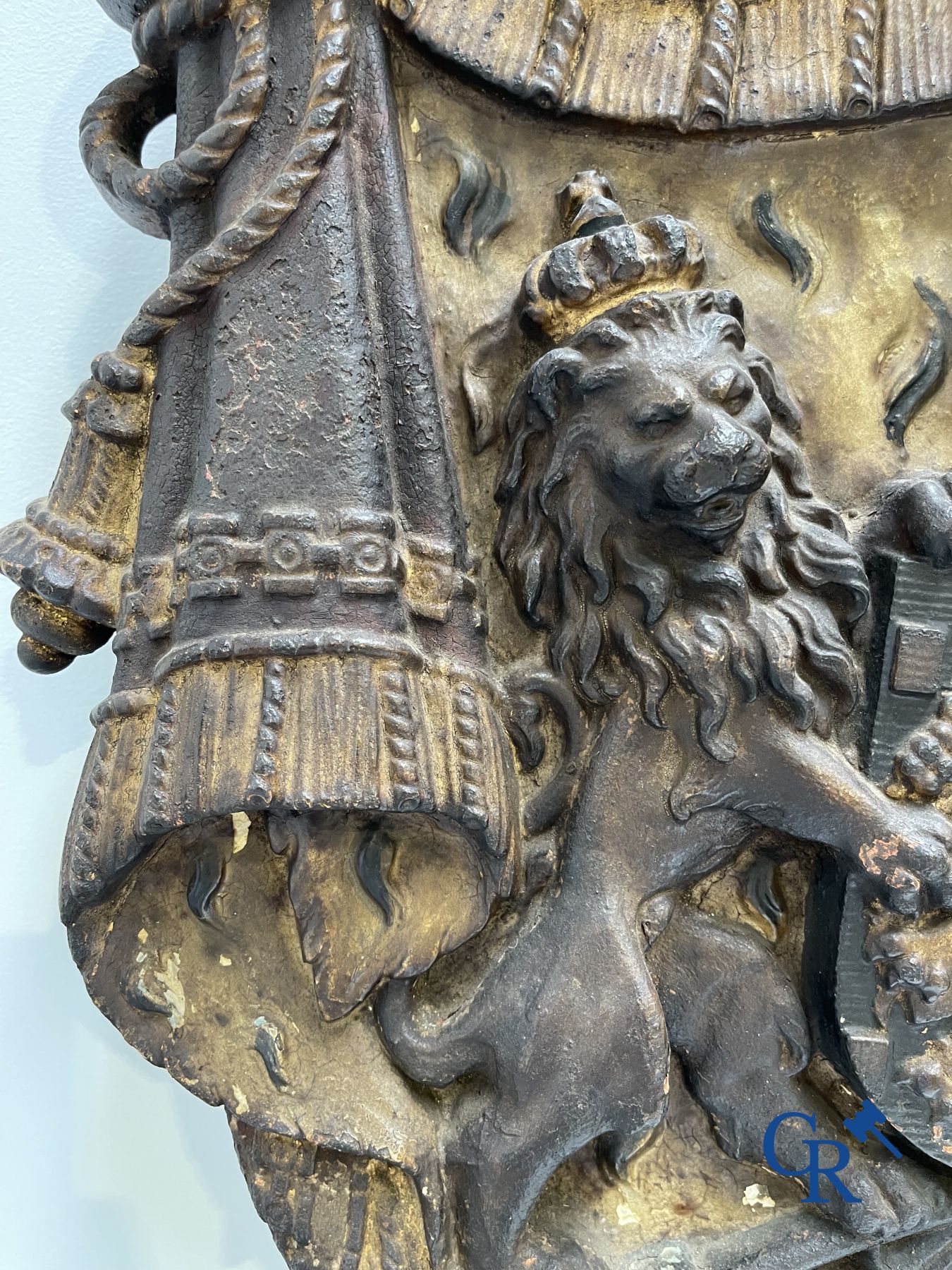 Exceptionally Royal Coat of Arms in dented and polychrome cast iron. the Netherlands, 19th century.