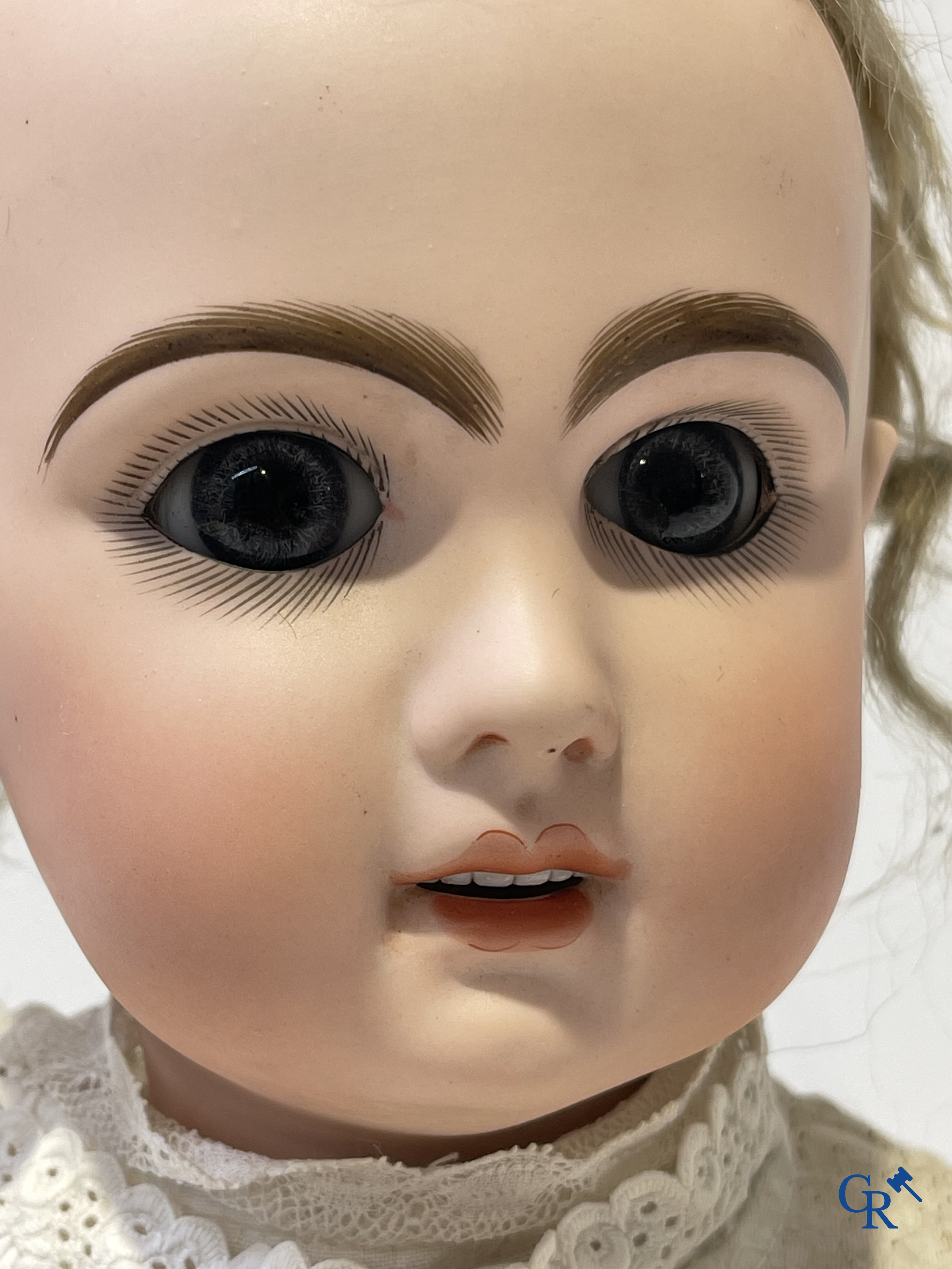 Oud speelgoed, Jumeau, pop met porseleinen hoofd gemerkt Tête Jumeau Déposé, n°10.