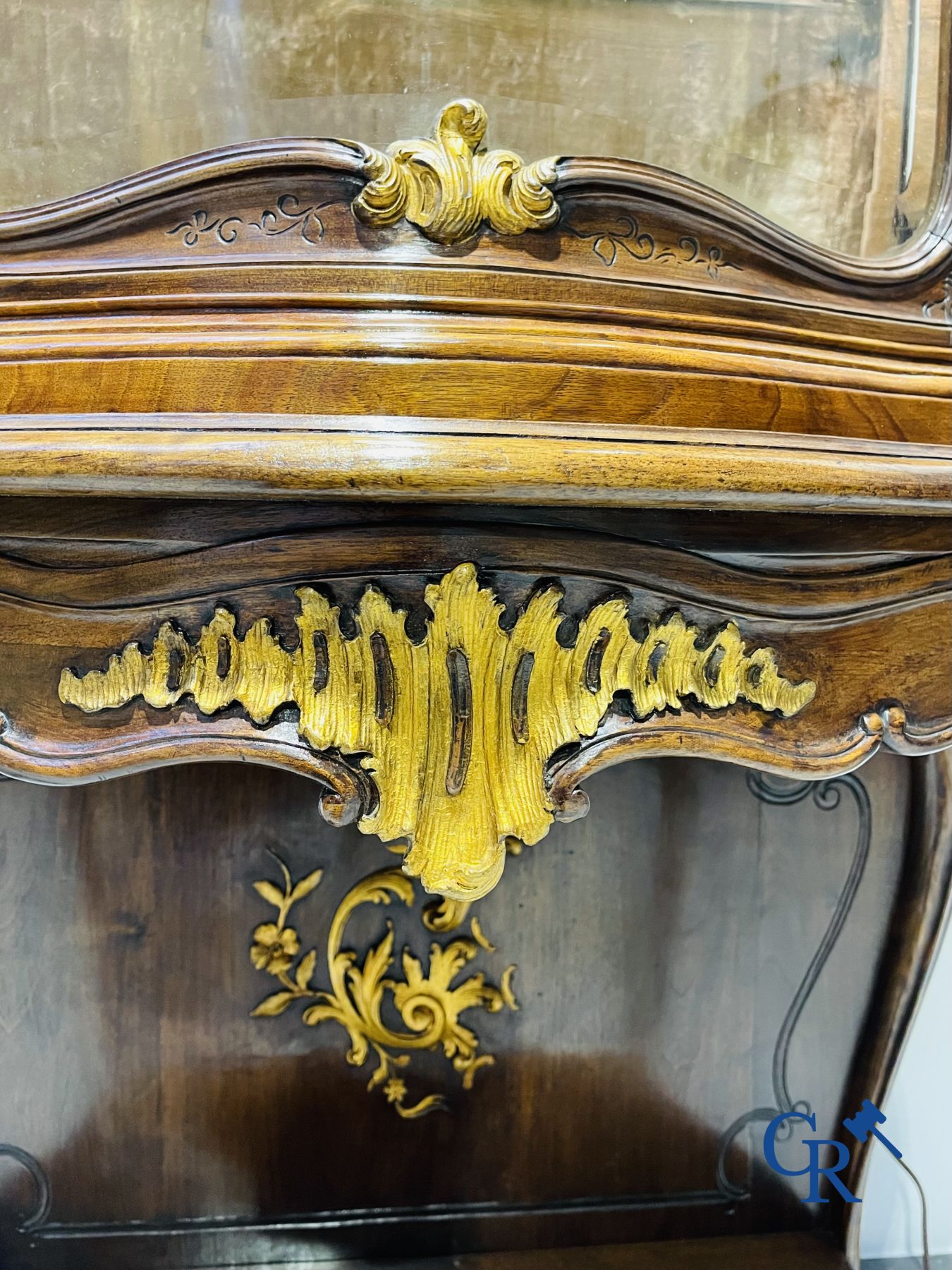 Showcase in walnut. LXV style. around 1900.