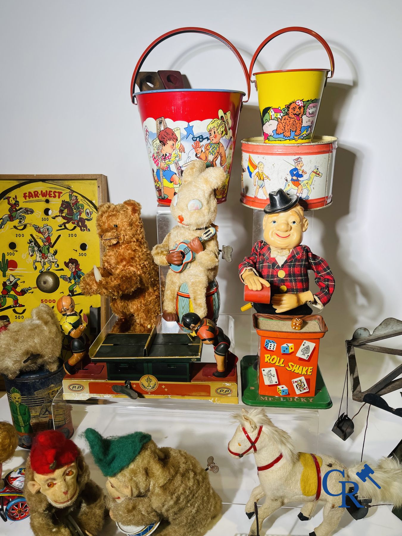 Toys: Large lot mechanical and tin toys.