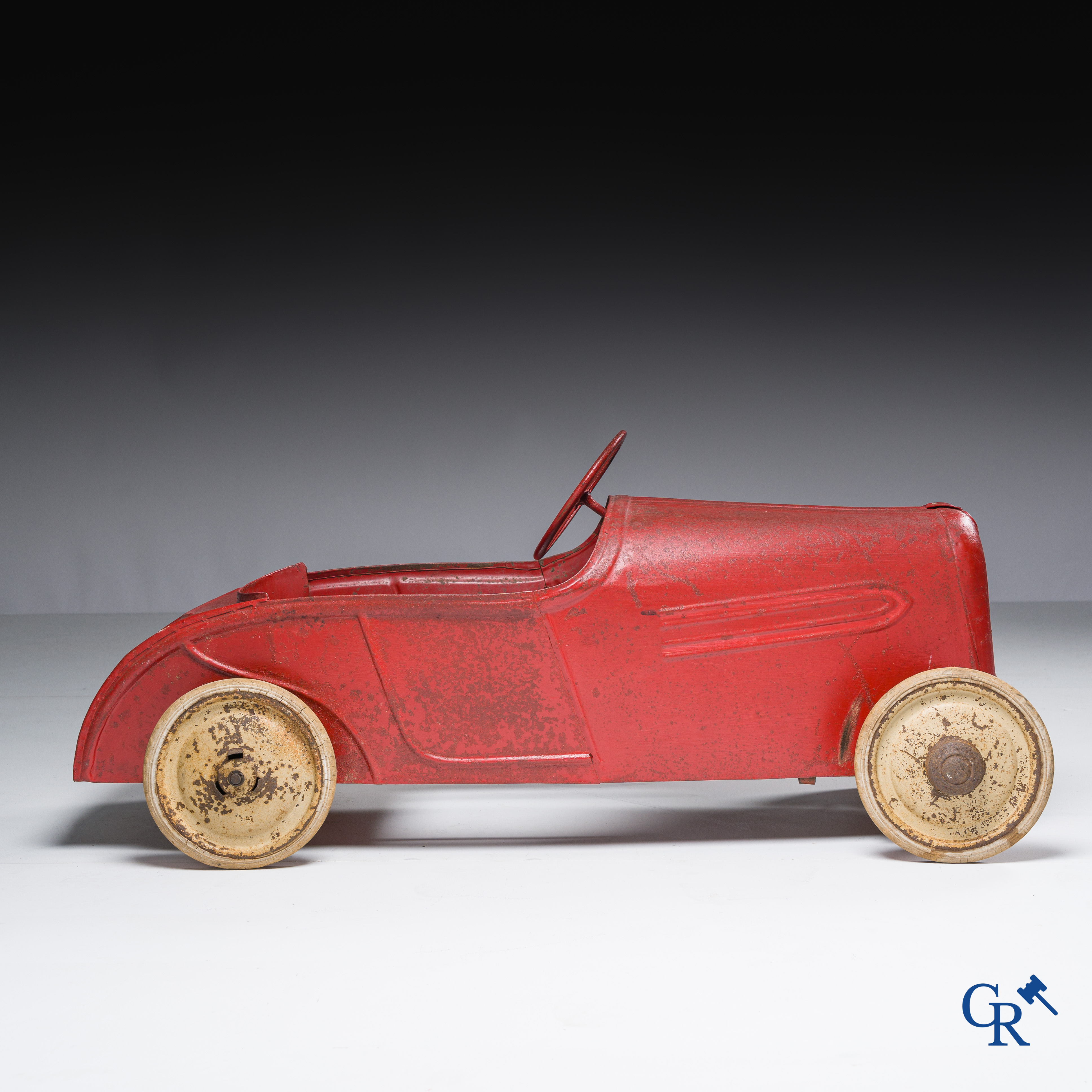 Torck, Deinze. Pedal car with white rubber tires and original emblem. 