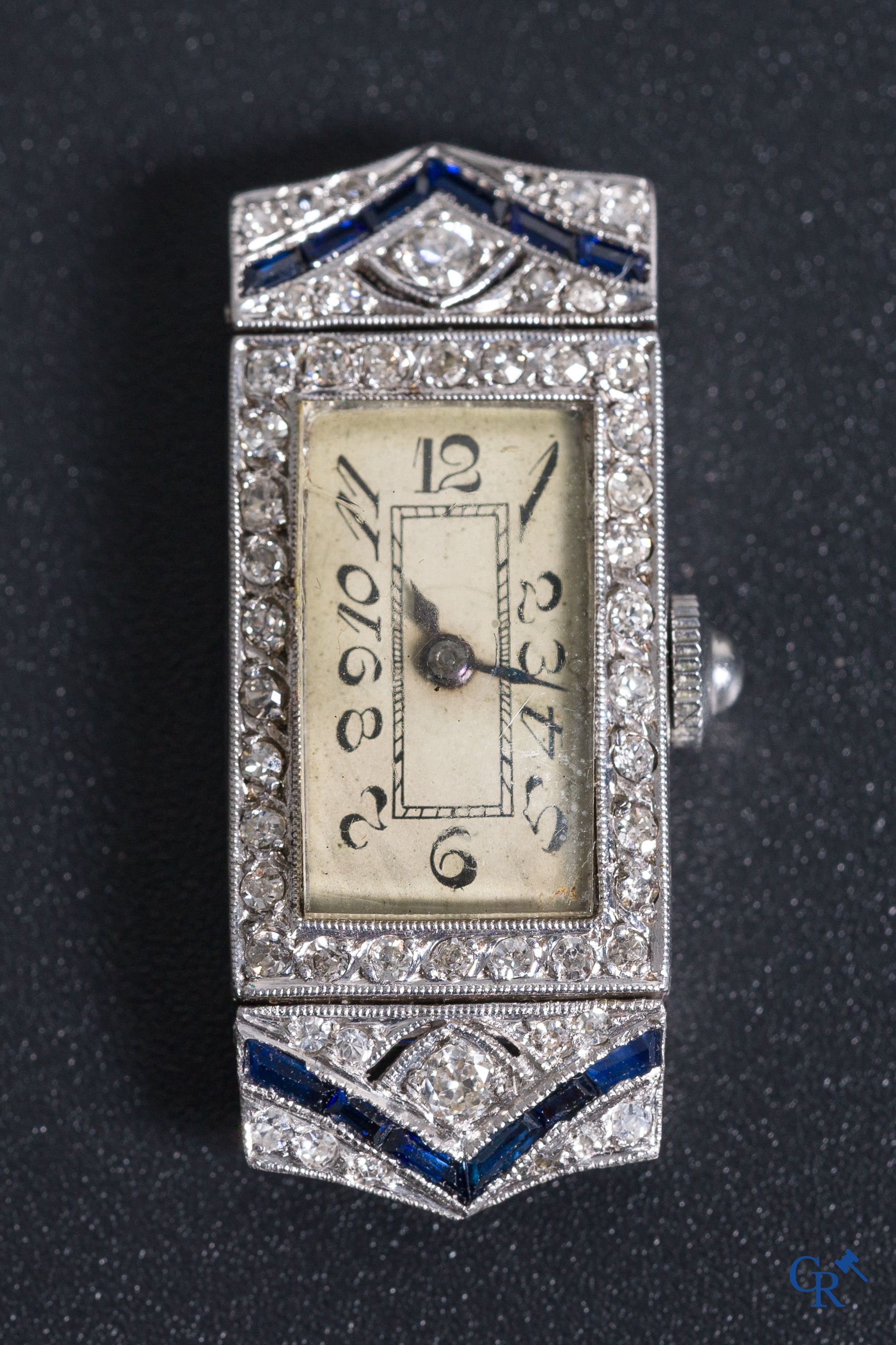 Watches: 1 ladies wristwatch in gold 18K (750°/00) and 2 watches in platinum and diamonds.