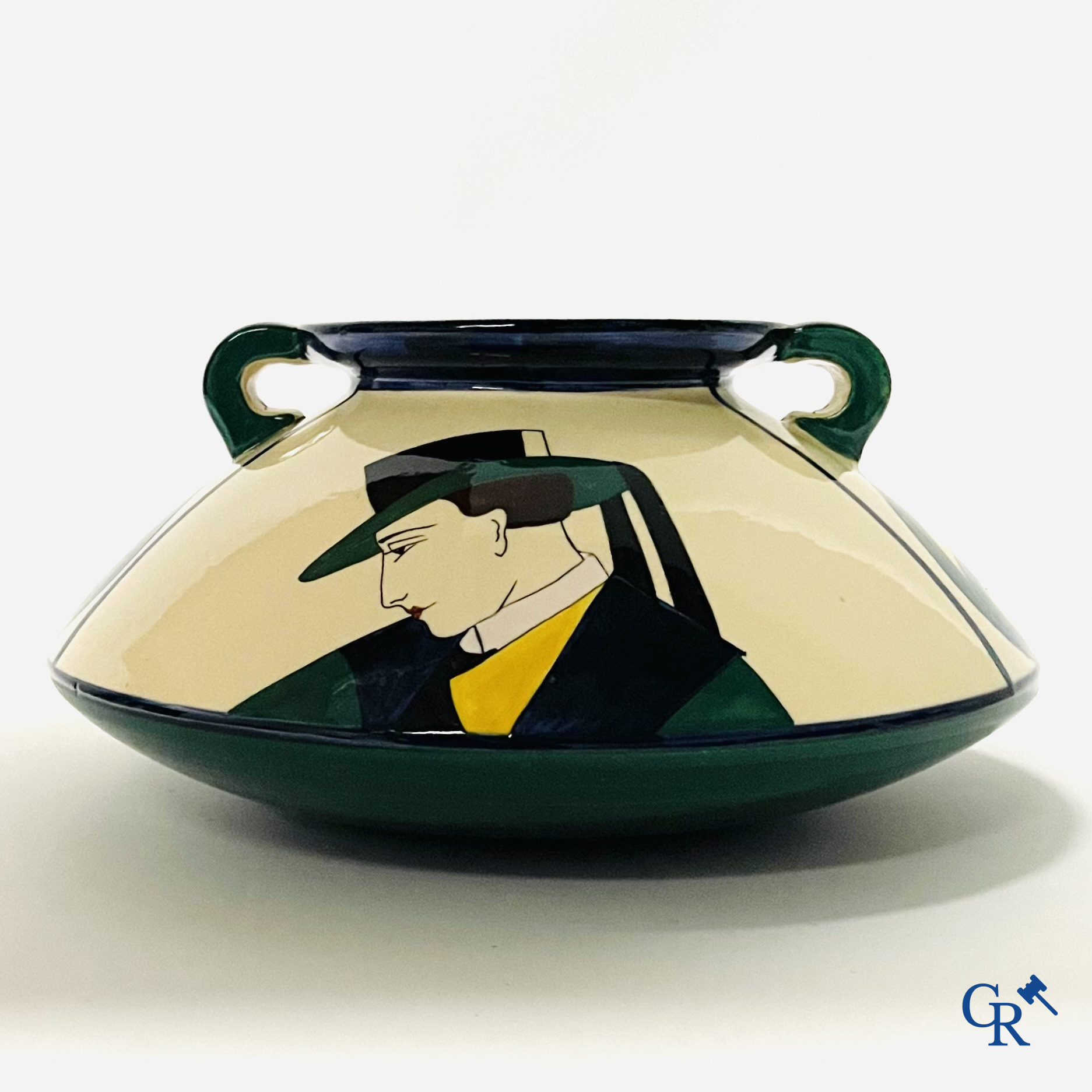 H.B. Quimper, Art Deco vaas met bretoens decor. Circa 1930.