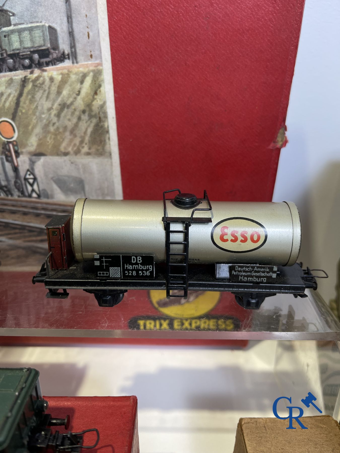 Jouets anciens: Chemin de Fer. Trix Allemagne, Trix Express, Lot avec locomotive, wagons, grand lot de rails et accessoires.