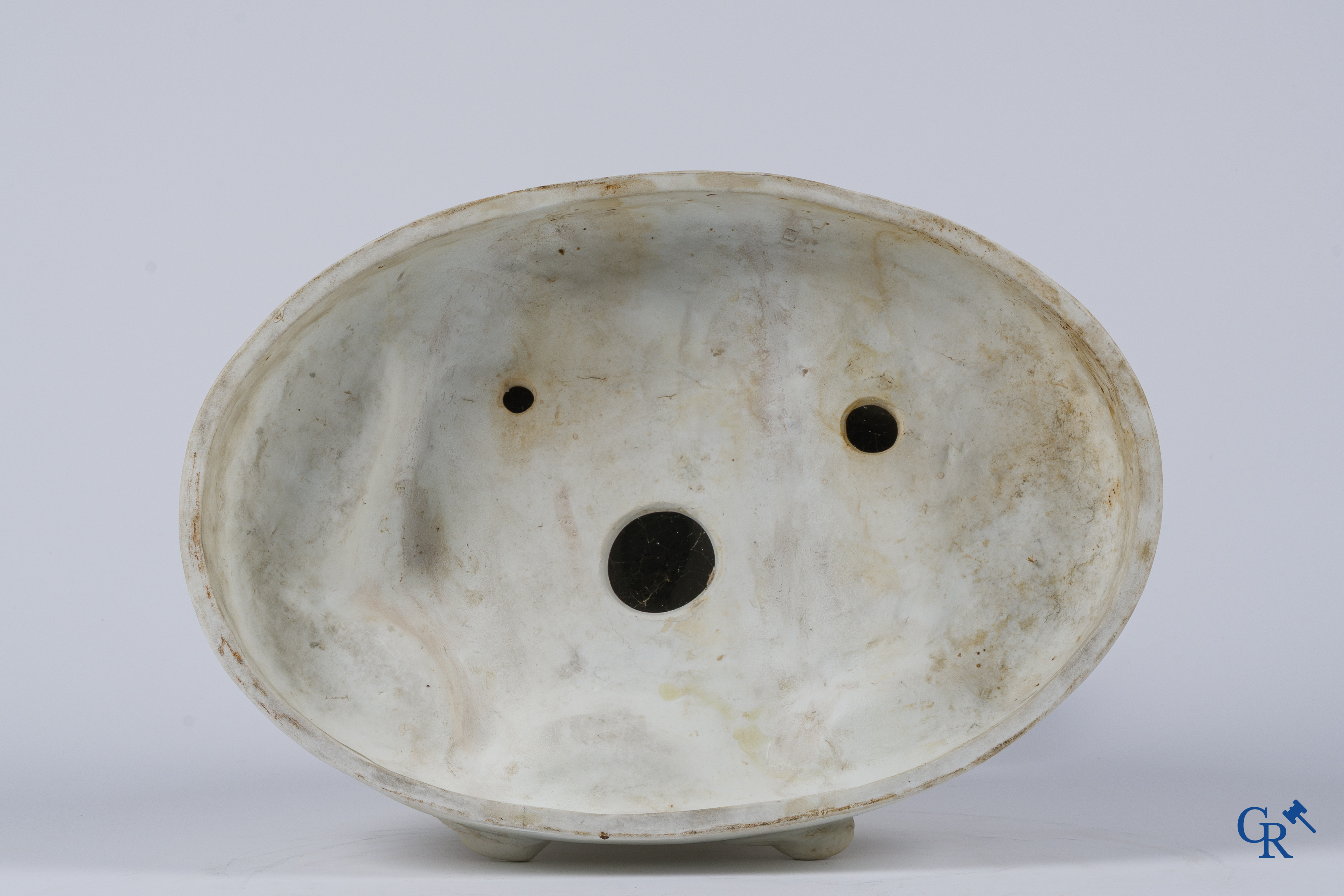 Louis-Simon Boizot "Minerve protégeant l'Etude et foudroyant la Paresse." Witte biscuit van Niderviller. Eind 18e eeuw.